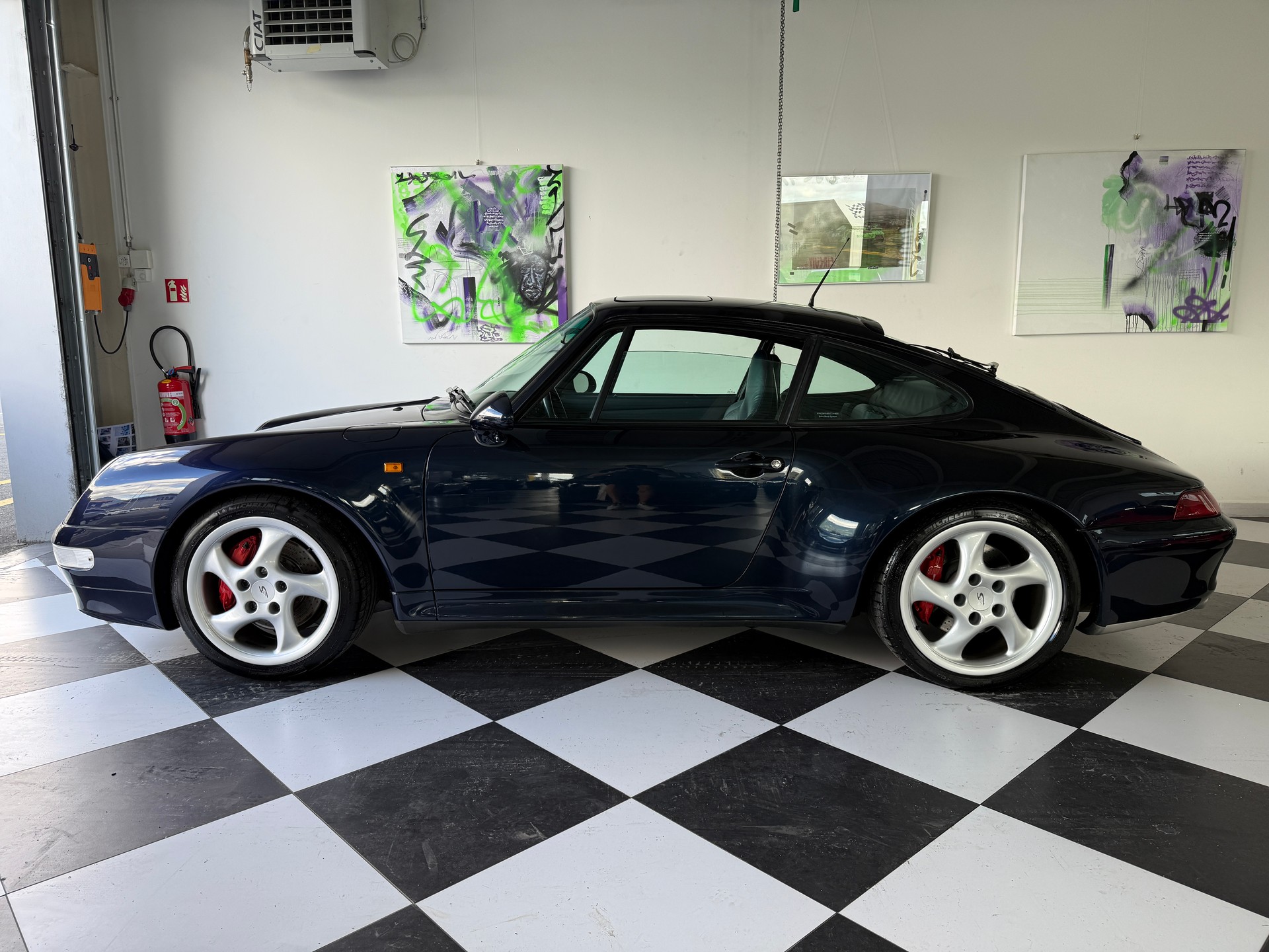 PORSCHE 911 Carrera 4S-image-3