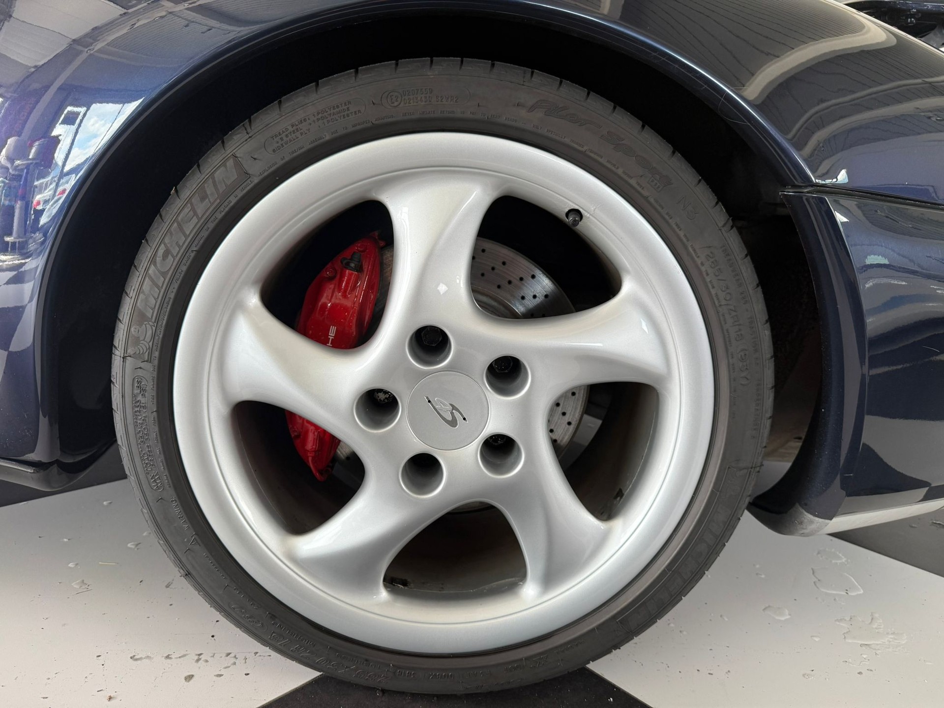 PORSCHE 911 Carrera 4S-image-7