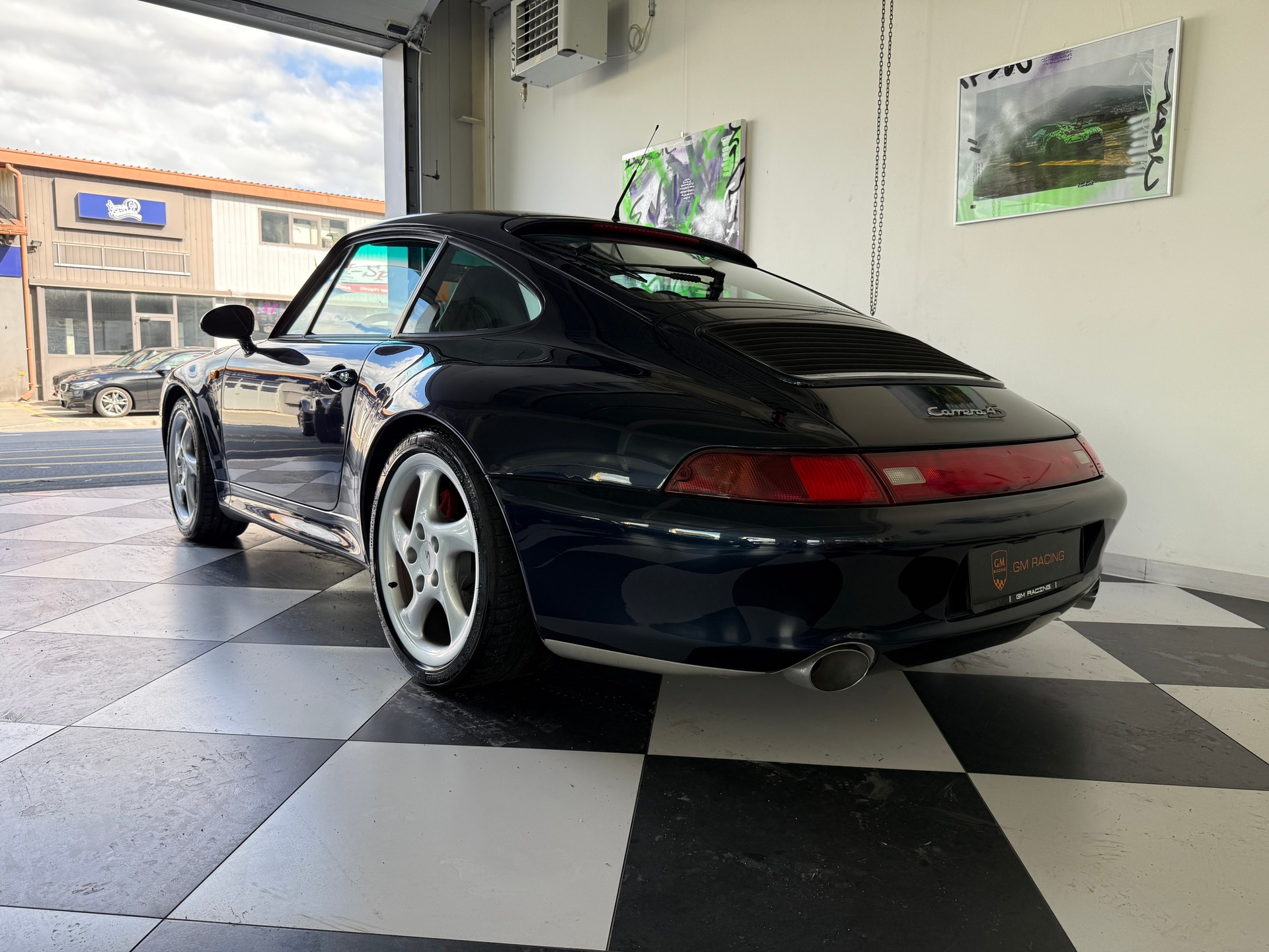 PORSCHE 911 Carrera 4S-image-4