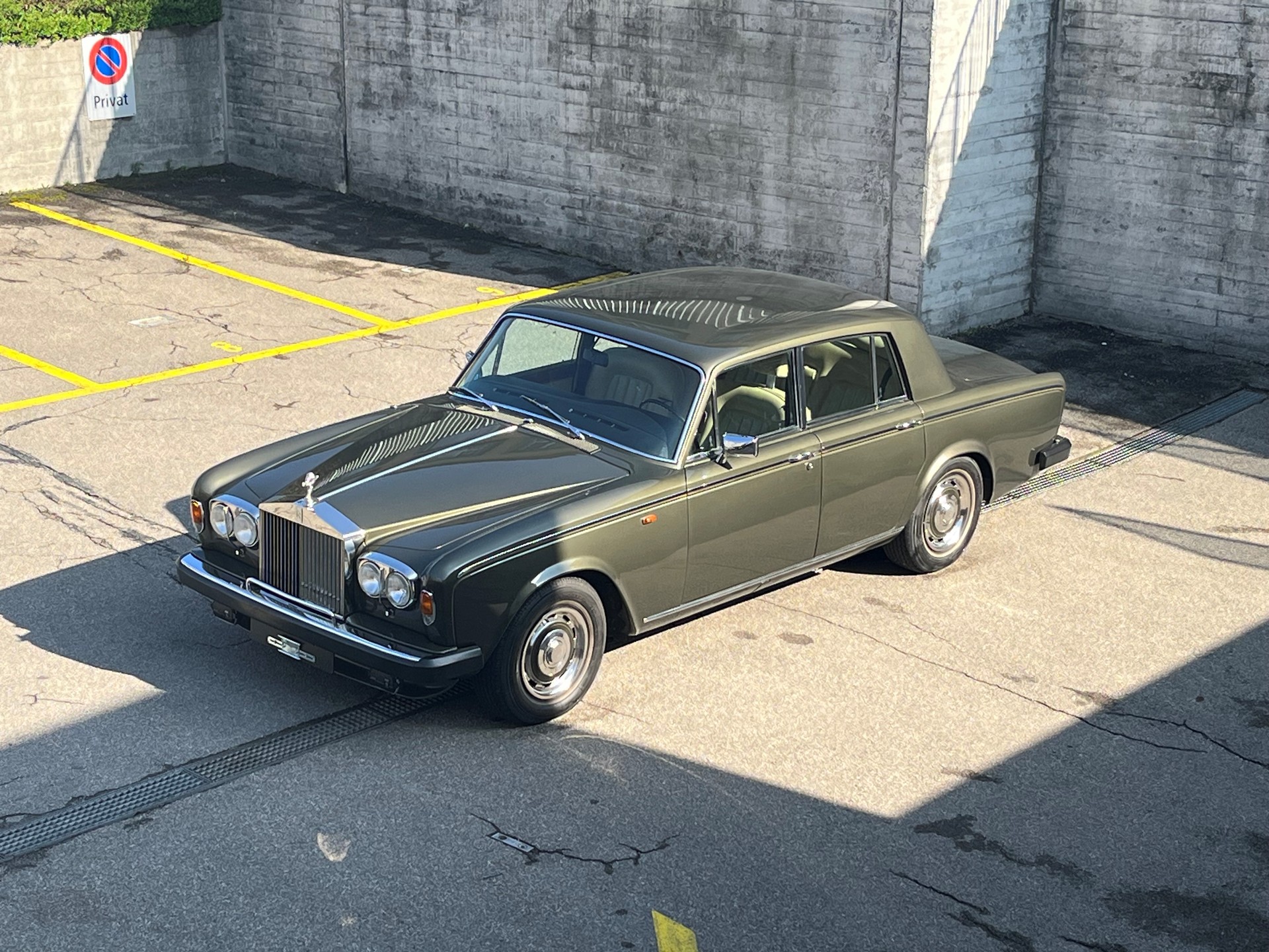 ROLLS-ROYCE Silver Shadow