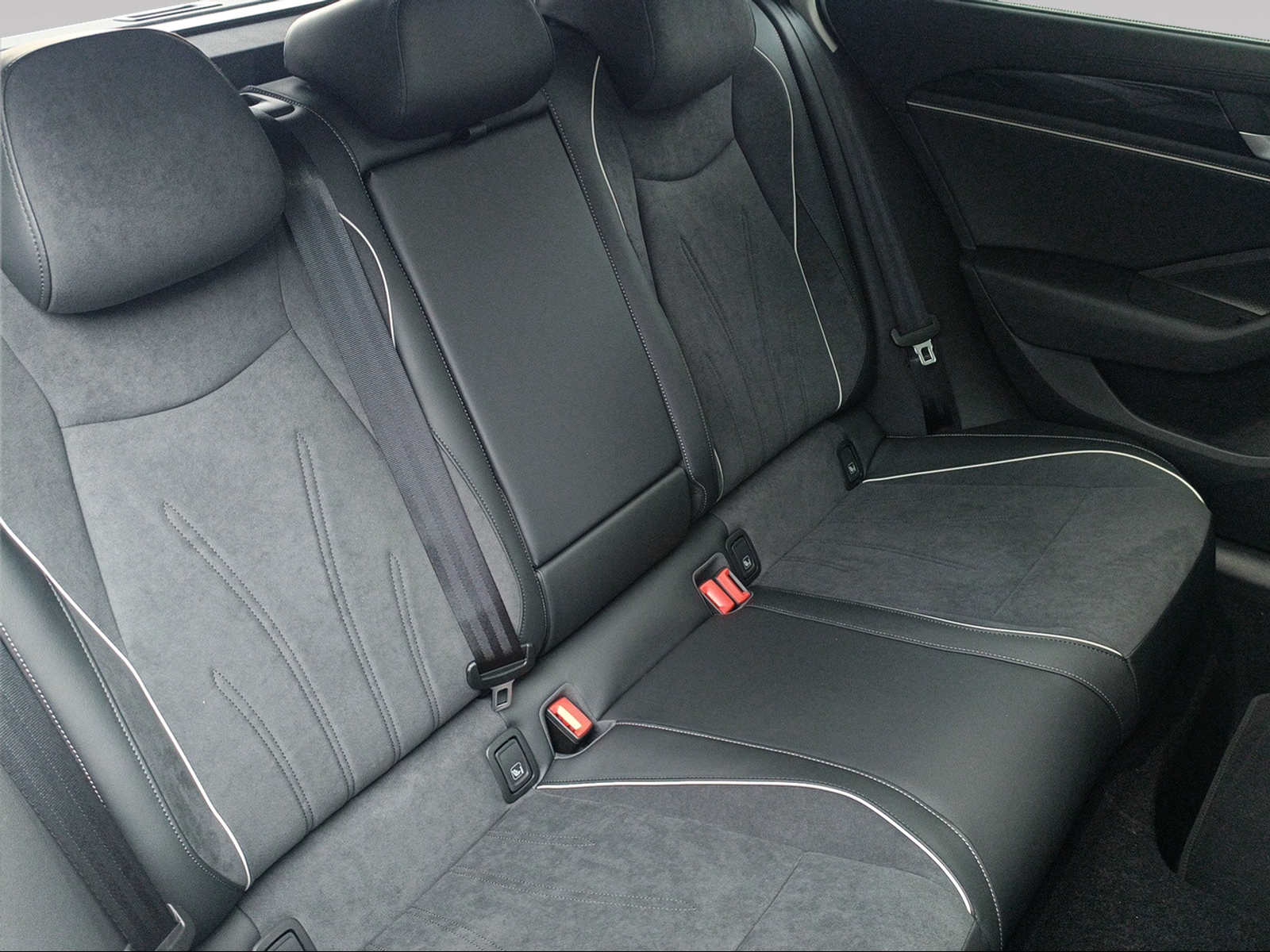 VW Passat Variant 2.0 TDI evo Business DSG-image-9