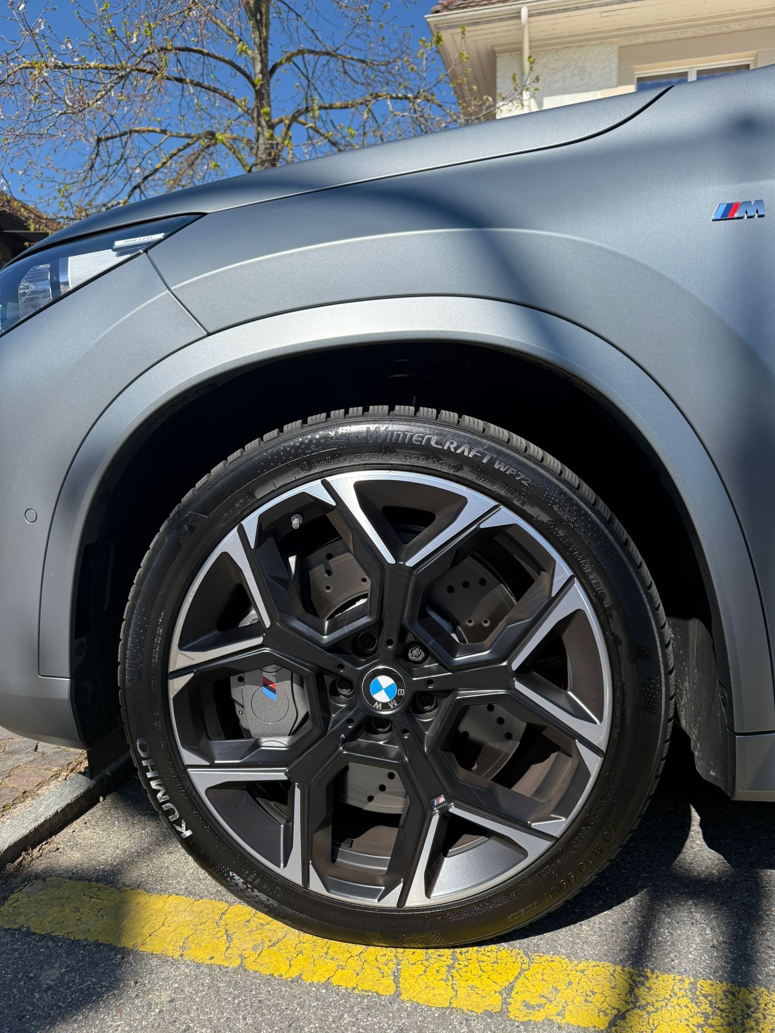 BMW X1 xDrive M35i-showroom-element-1