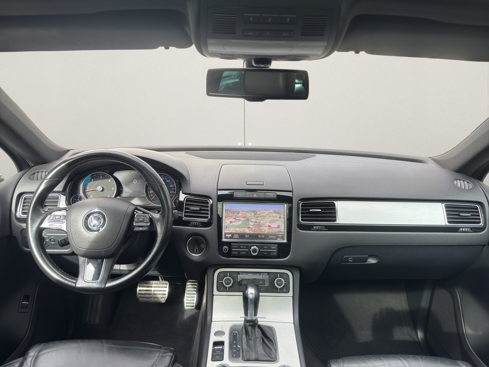 VW Touareg 3.0 TDI BlueMotion Technology Tiptronic-image-9