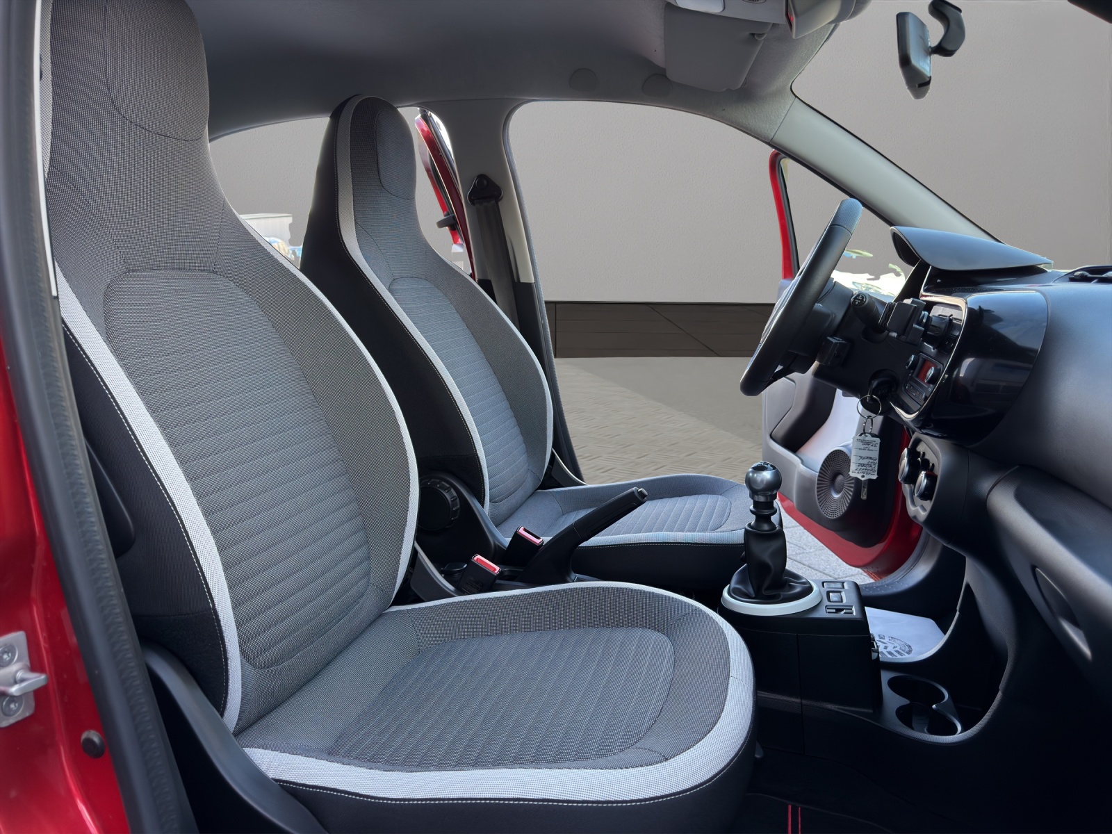 RENAULT Twingo 0.9 Intens-image-16