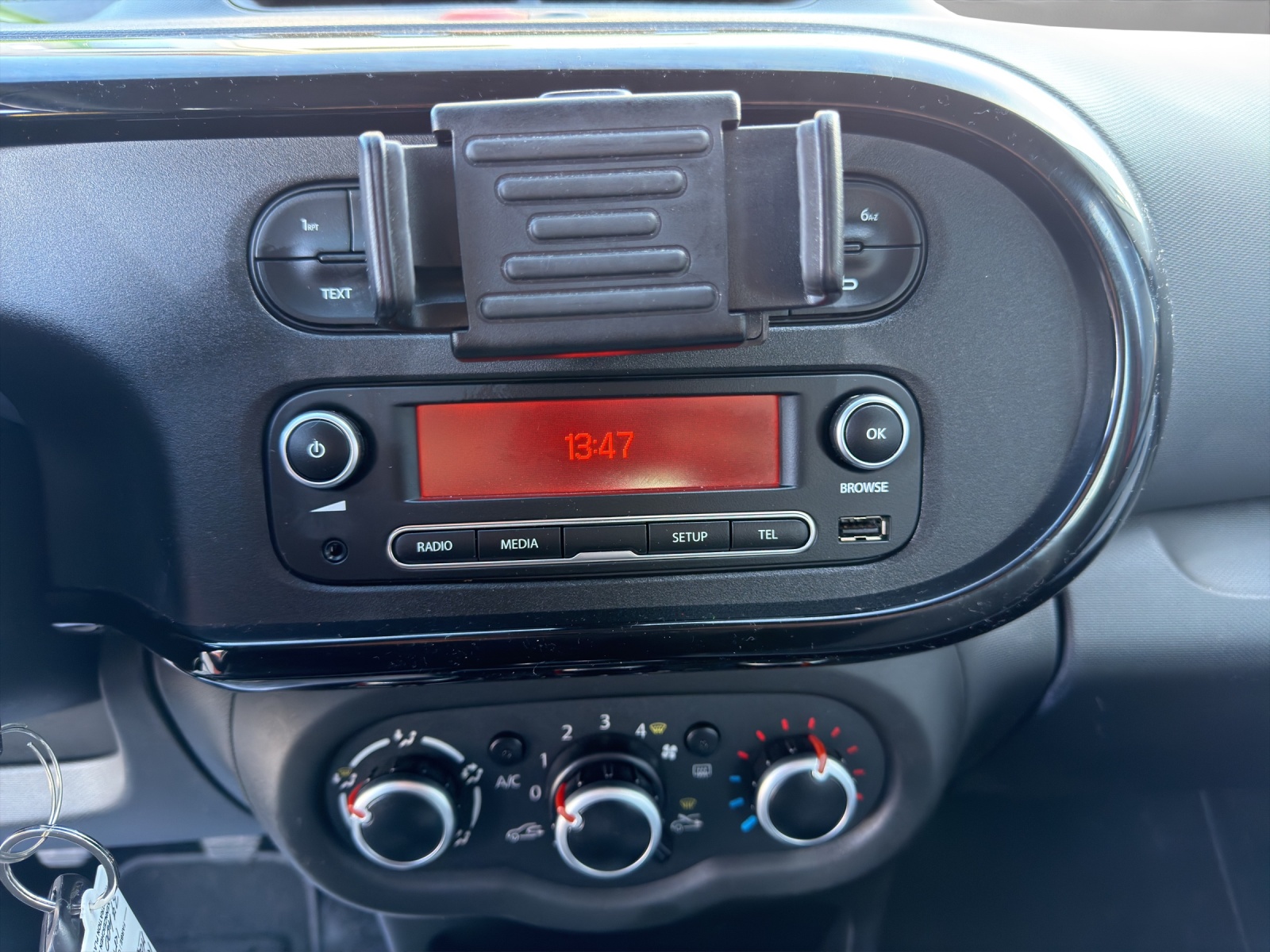RENAULT Twingo 0.9 Intens-image-14