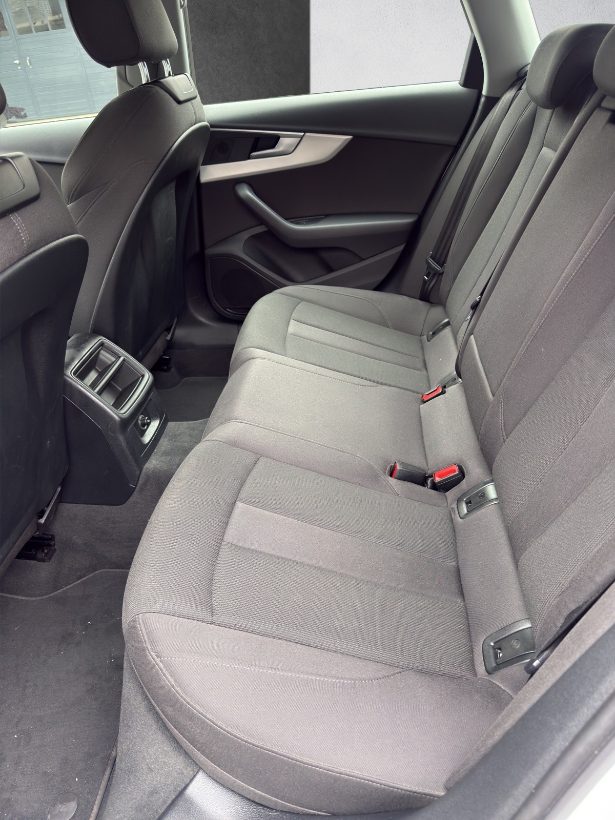 AUDI A4 Avant 40 TDI quattro S-tronic-image-15