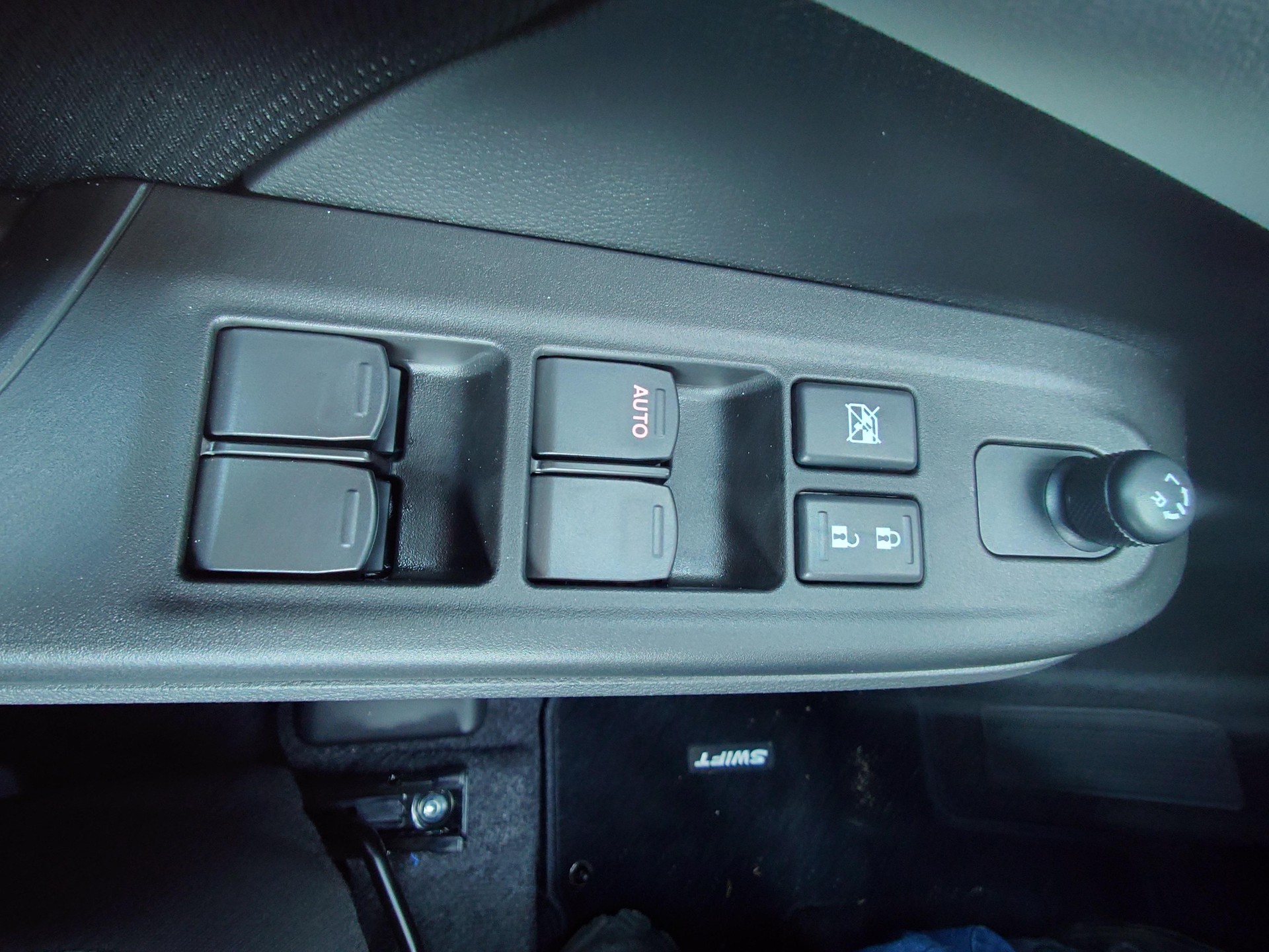 SUZUKI Swift 1.2 Sakura Hybrid-image-10