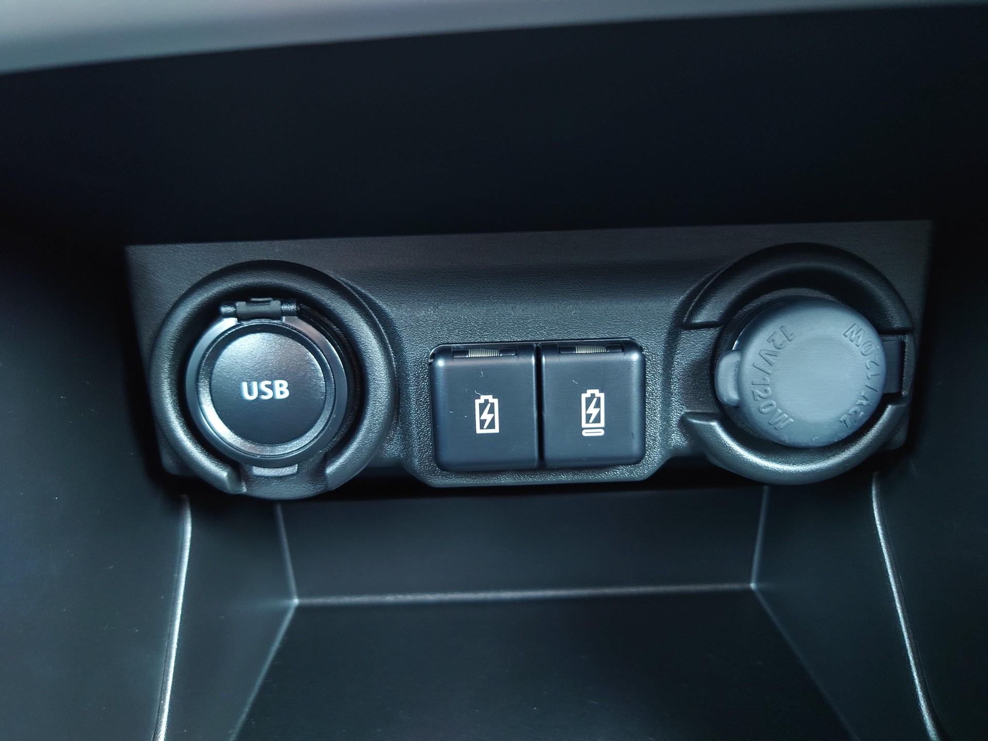 SUZUKI Swift 1.2 Sakura Hybrid-image-11