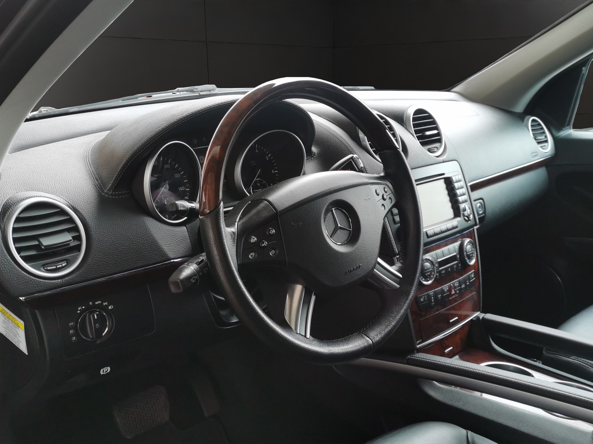 MERCEDES-BENZ GL 550 4Matic 7G-Tronic-image-11