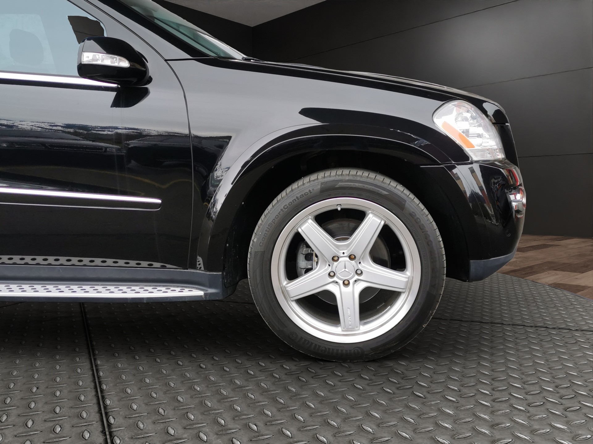 MERCEDES-BENZ GL 550 4Matic 7G-Tronic-showroom-element-3
