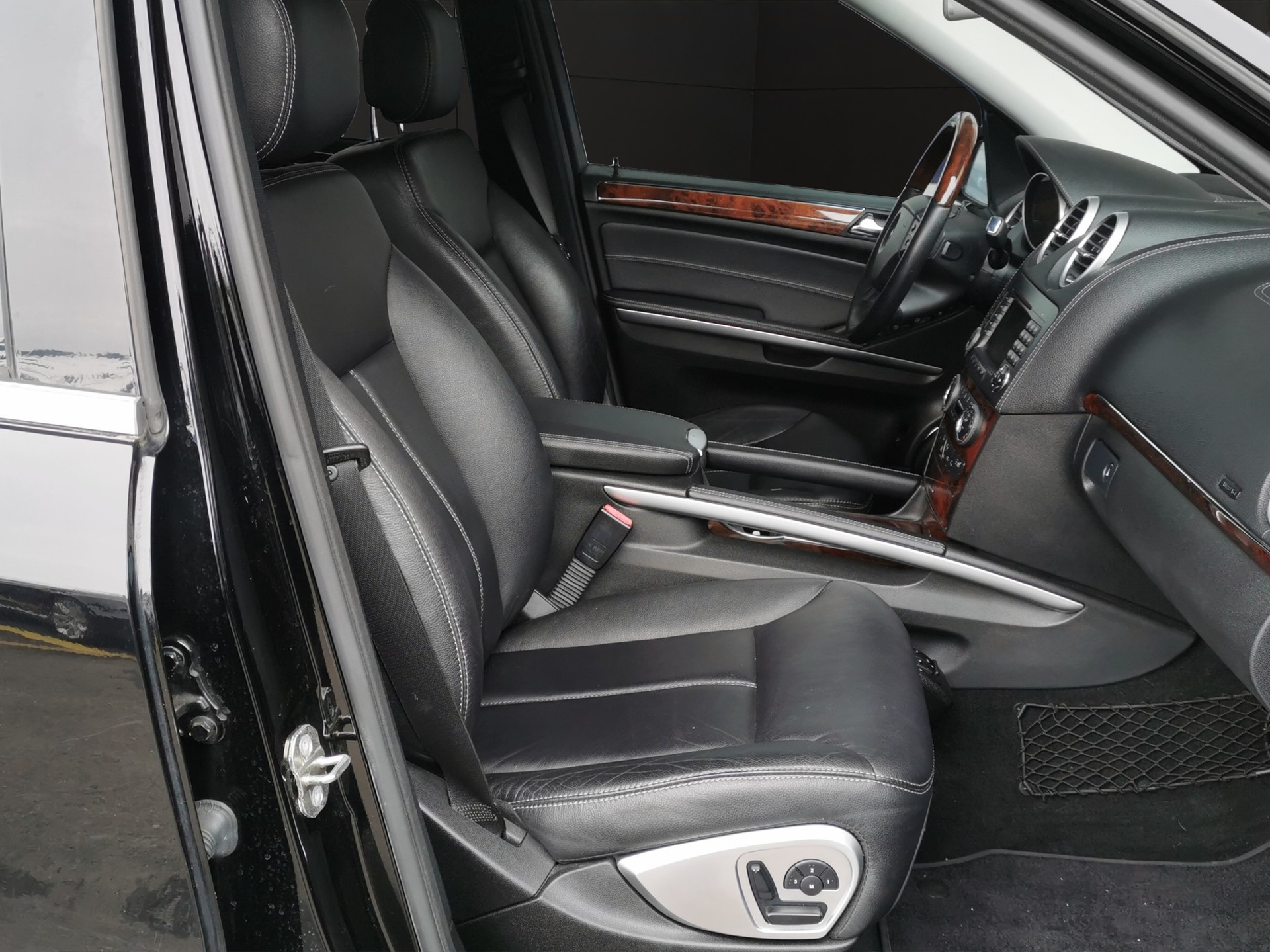 MERCEDES-BENZ GL 550 4Matic 7G-Tronic-image-16