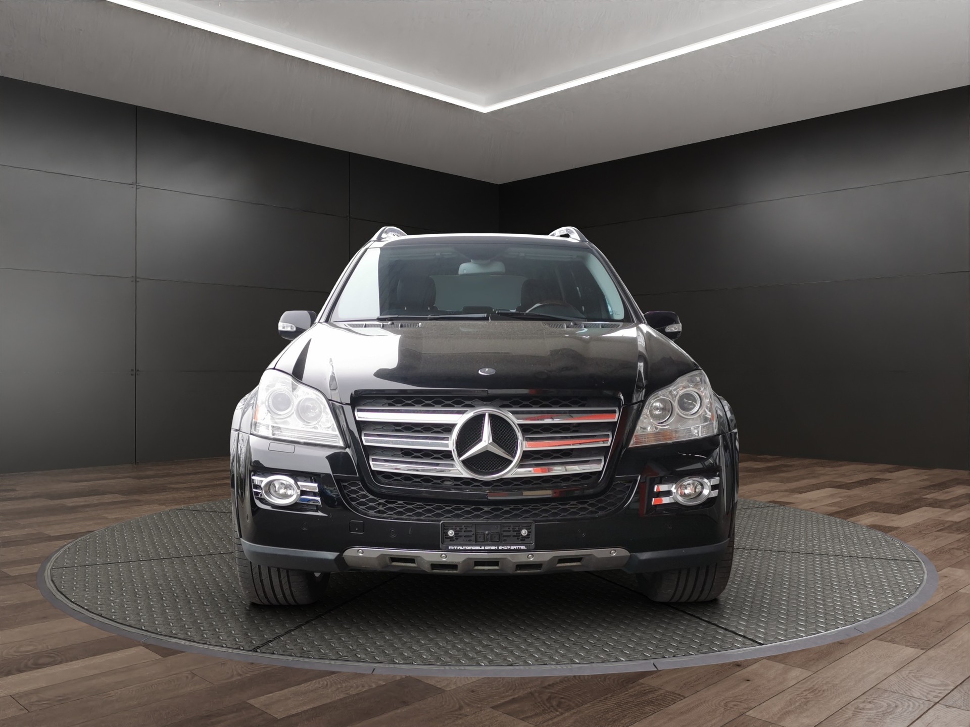 MERCEDES-BENZ GL 550 4Matic 7G-Tronic-showroom-element-2