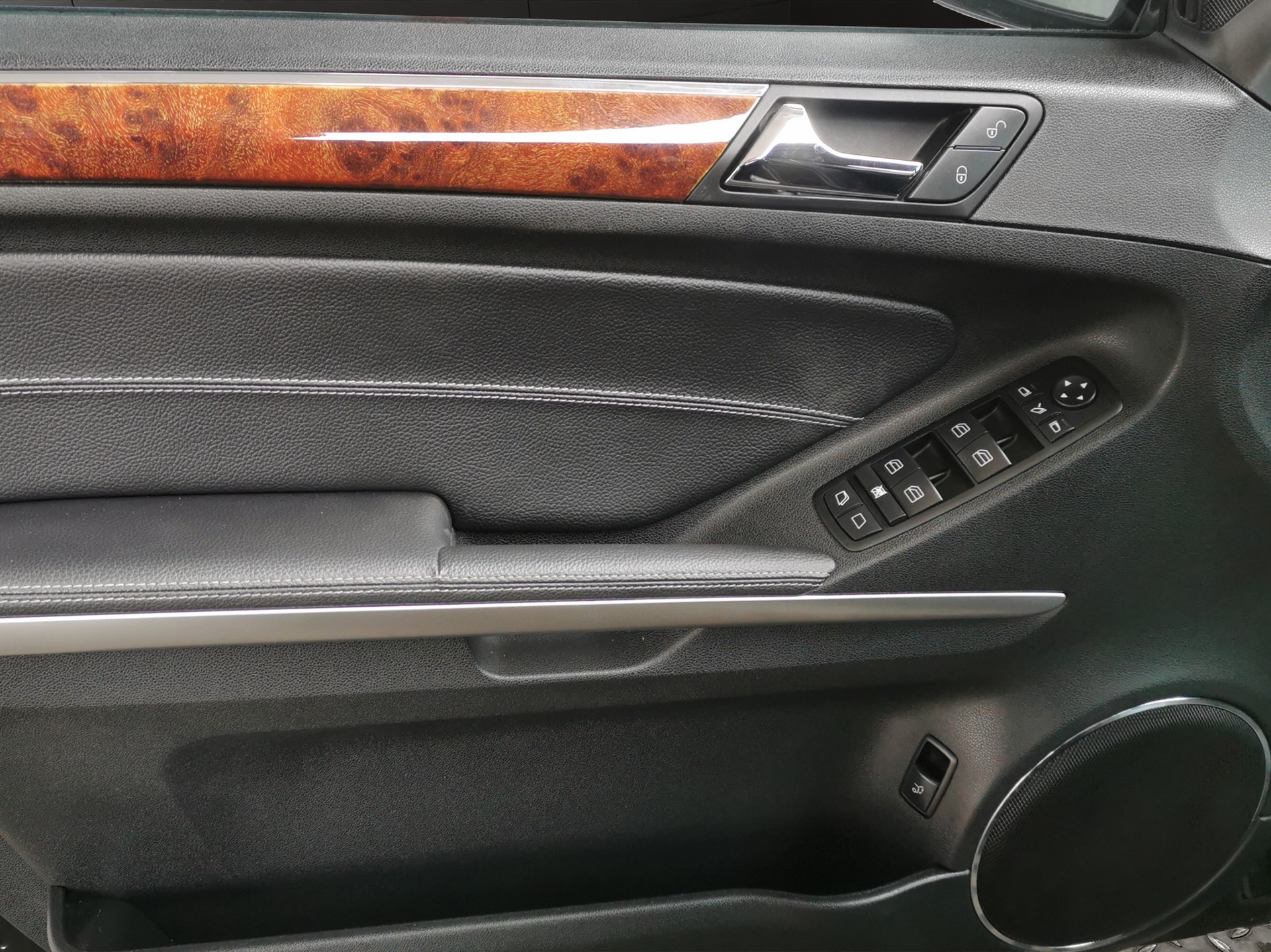MERCEDES-BENZ GL 550 4Matic 7G-Tronic-image-14