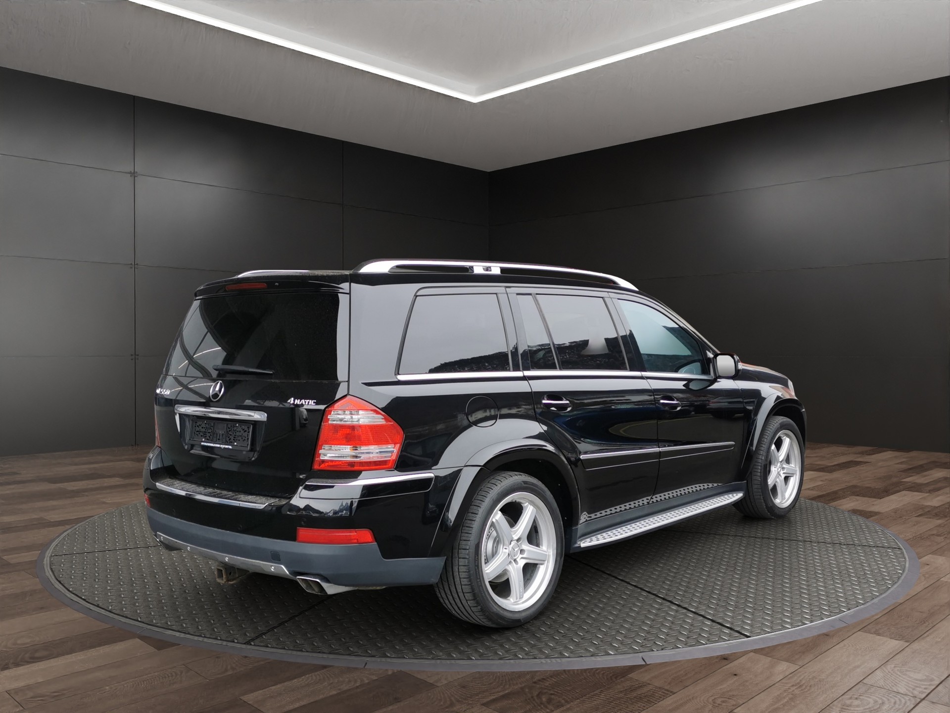 MERCEDES-BENZ GL 550 4Matic 7G-Tronic-image-5