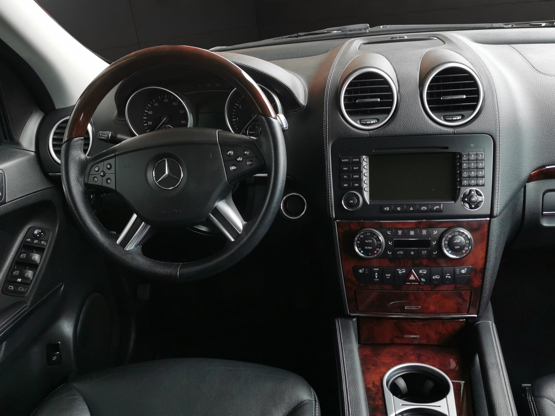 MERCEDES-BENZ GL 550 4Matic 7G-Tronic-image-18