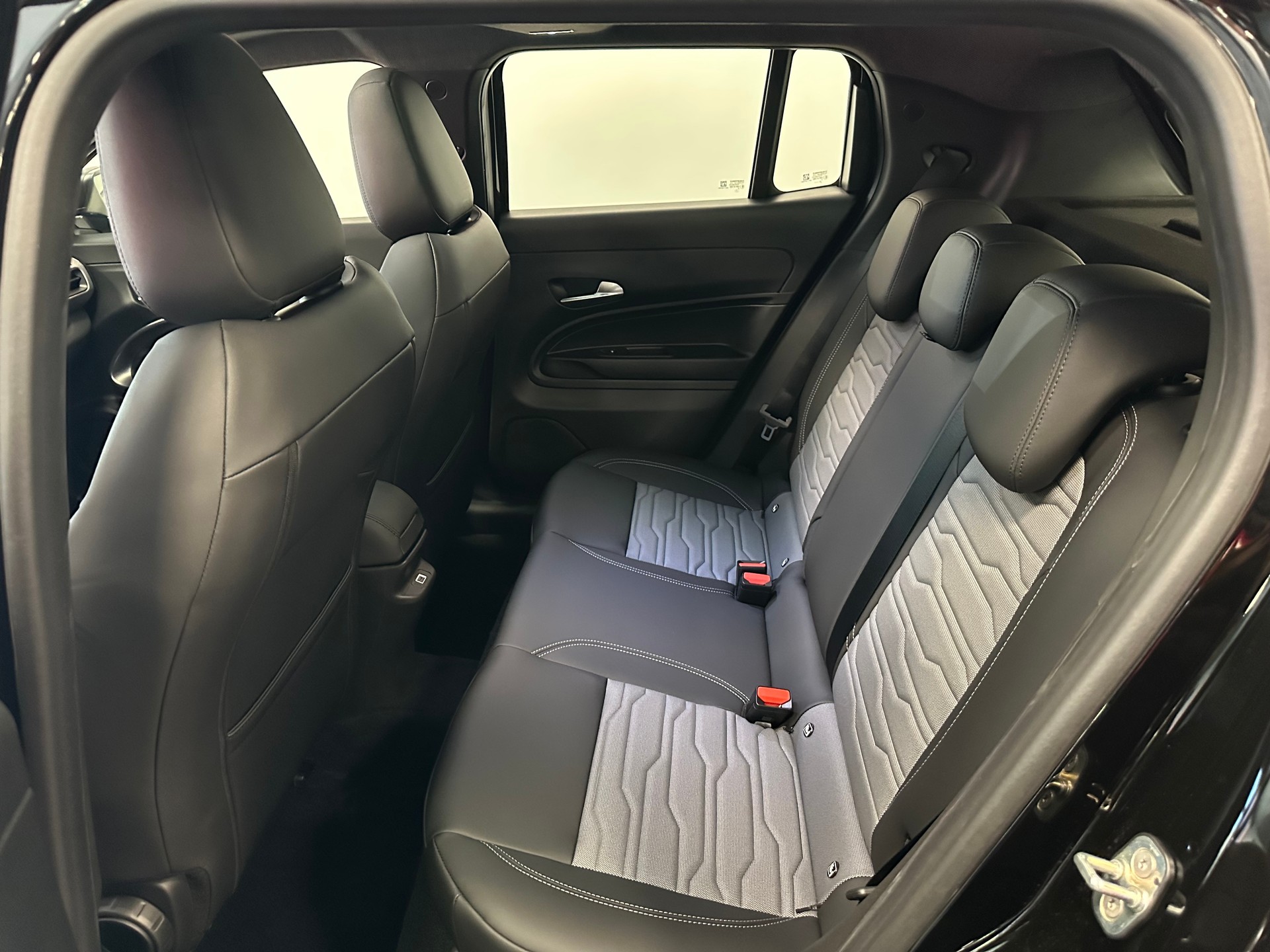 JEEP Avenger 1.2 Turbo MHEV Upland Plus Sky 4xe-image-14