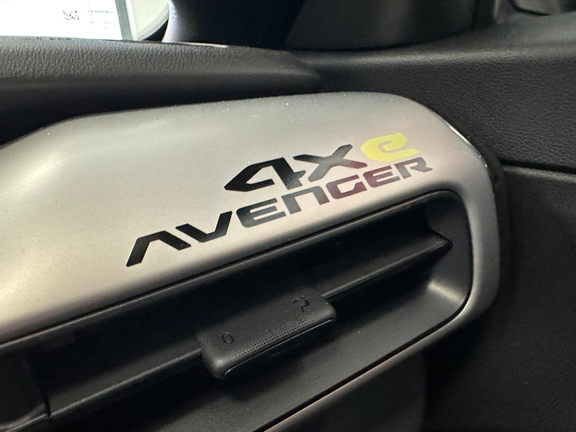 JEEP Avenger 1.2 Turbo MHEV Upland Plus Sky 4xe-image-10