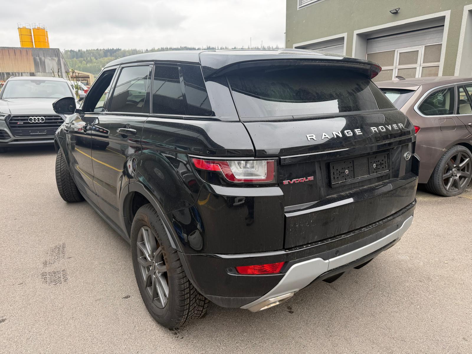 LAND ROVER Range Rover Evoque 2.0 TD4 SE Dynamic AT9-image-3