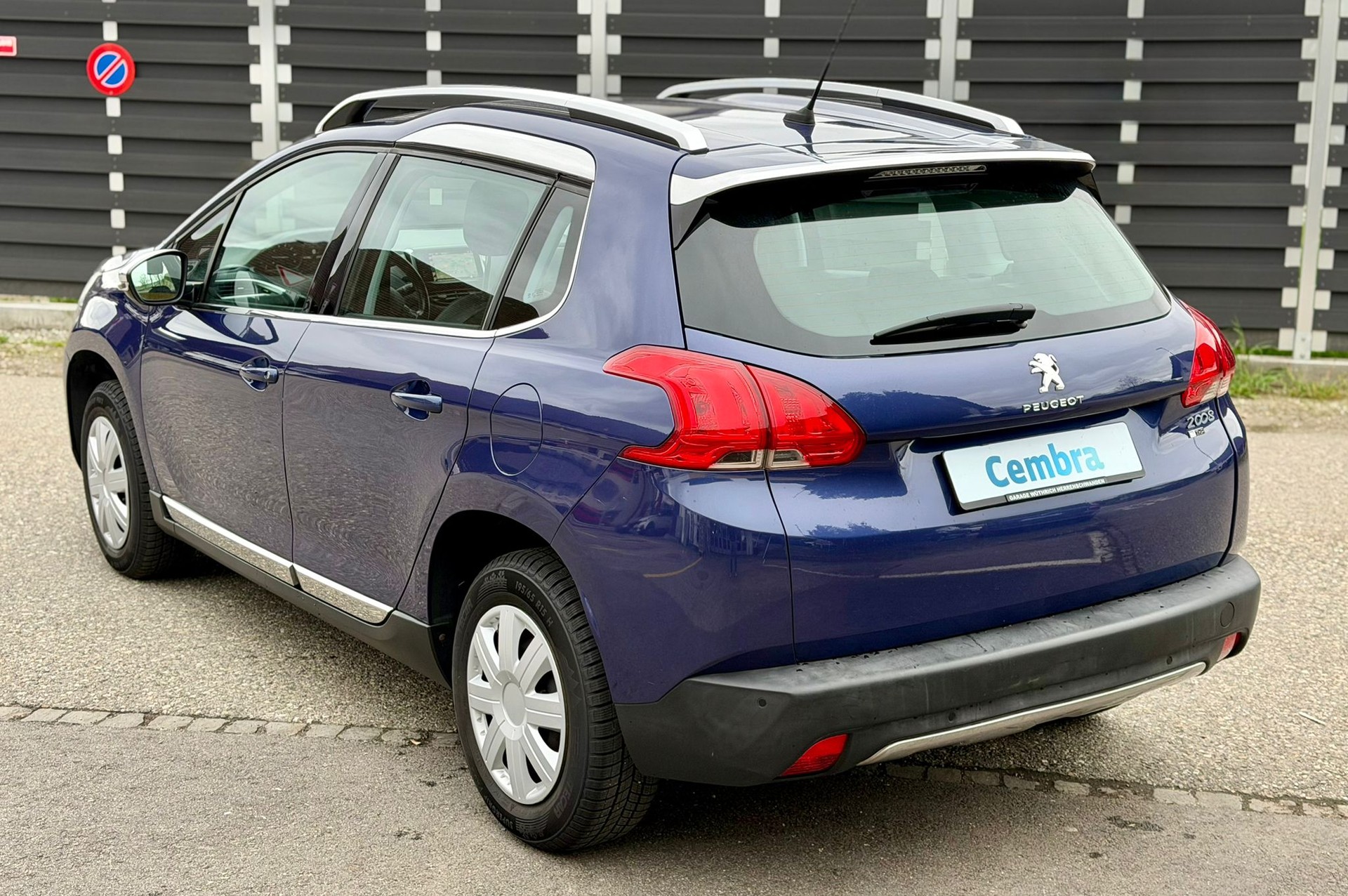 PEUGEOT 2008 1.2 PureTech Allure-image-3