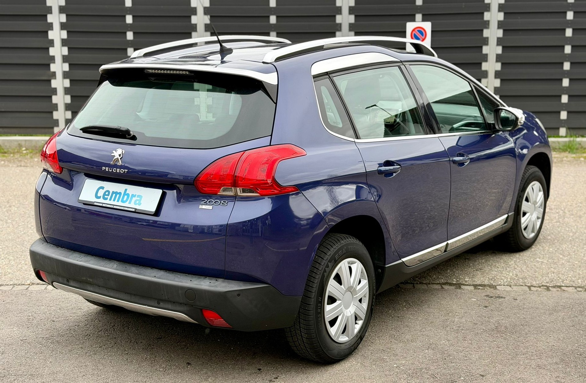 PEUGEOT 2008 1.2 PureTech Allure-image-5