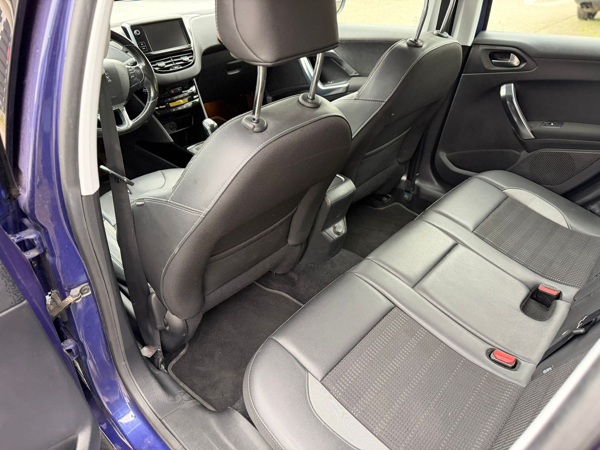 PEUGEOT 2008 1.2 PureTech Allure-image-11