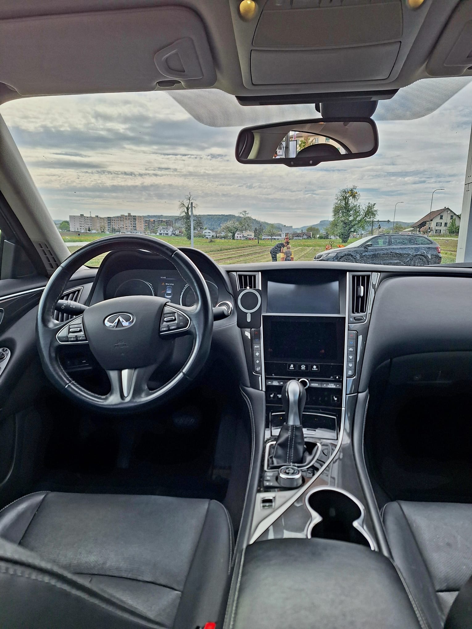INFINITI Q50 2.2d Premium Automatic-image-4