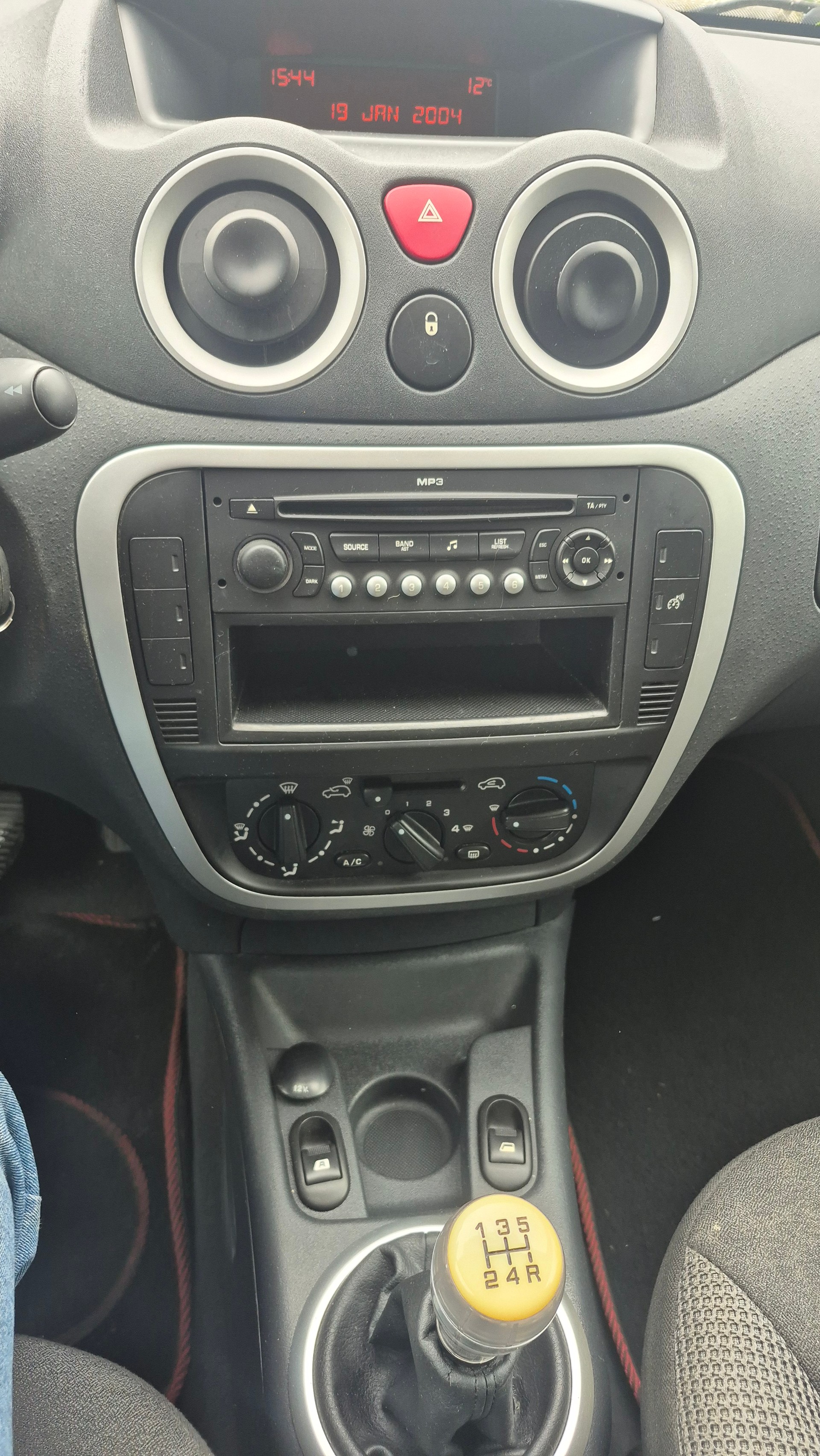 CITROEN C2 1.4i Exclusive-image-9