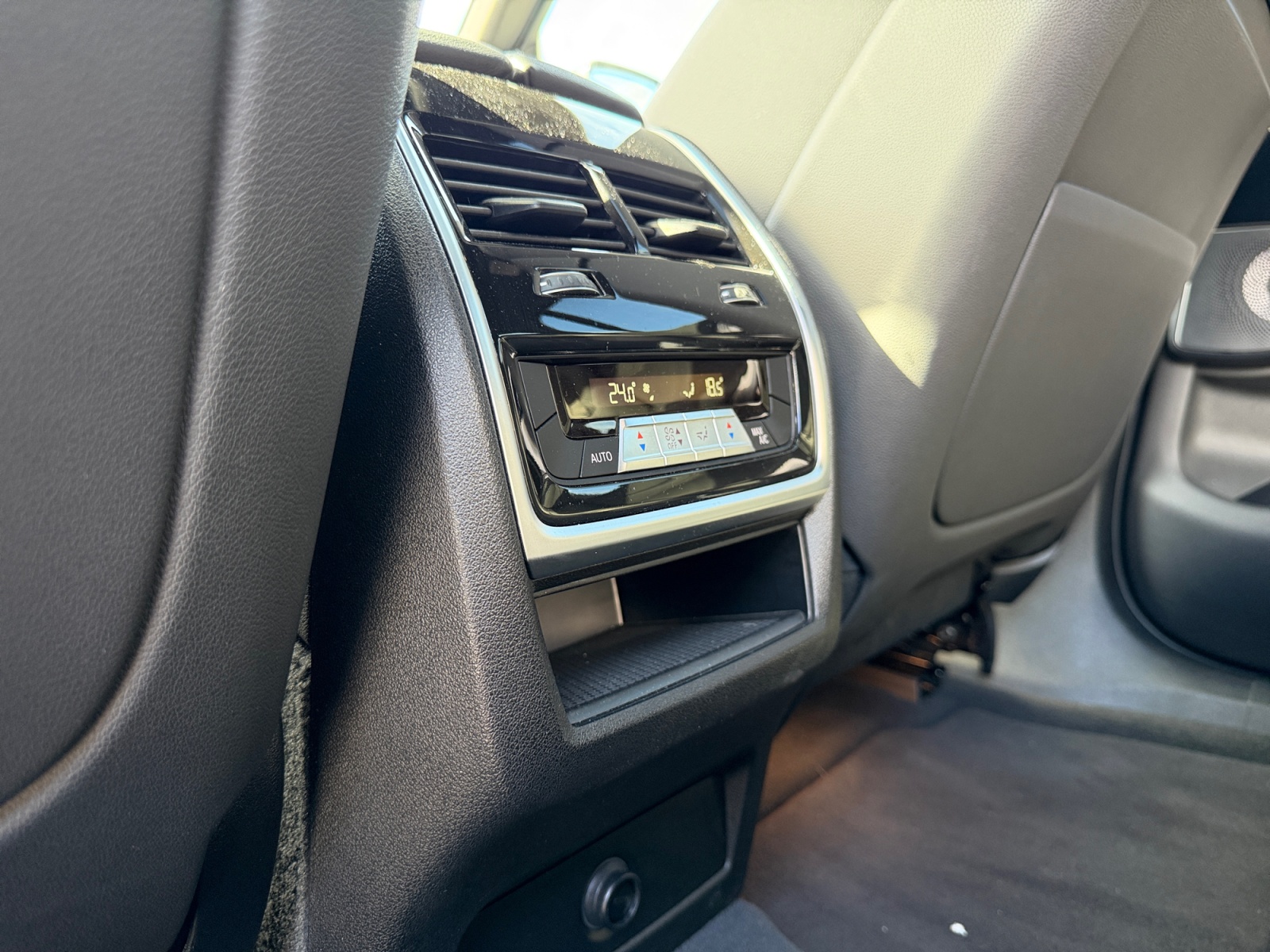 BMW X6 xDrive 48V 40d Steptronic M Sport-image-23
