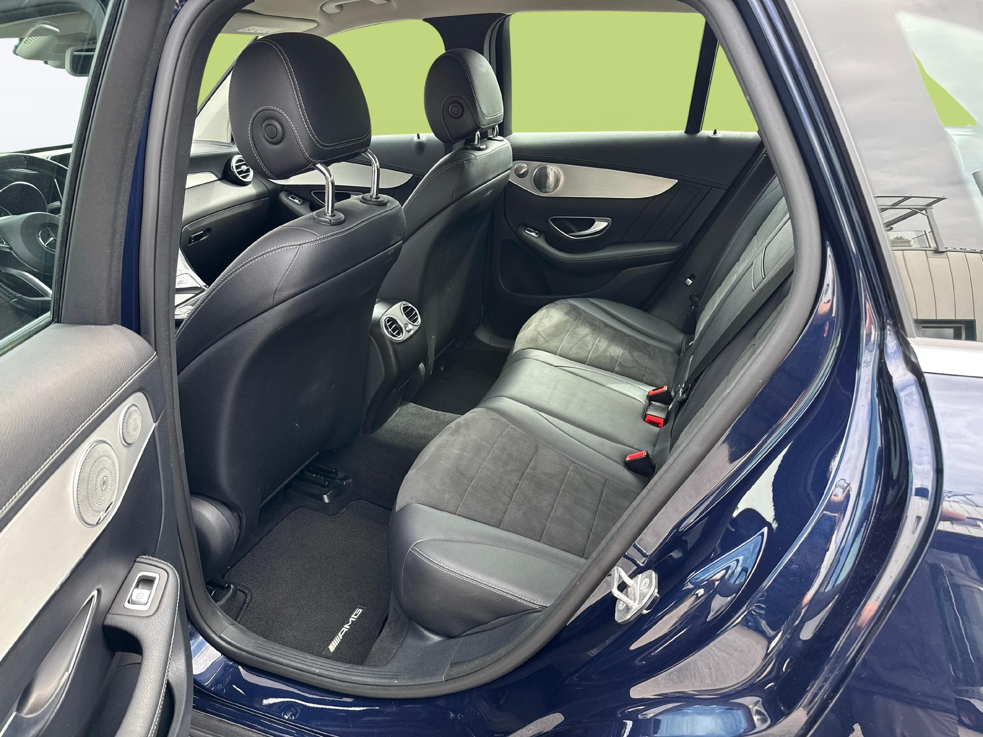 MERCEDES-BENZ GLC 350 e AMG Line 4m-image-9