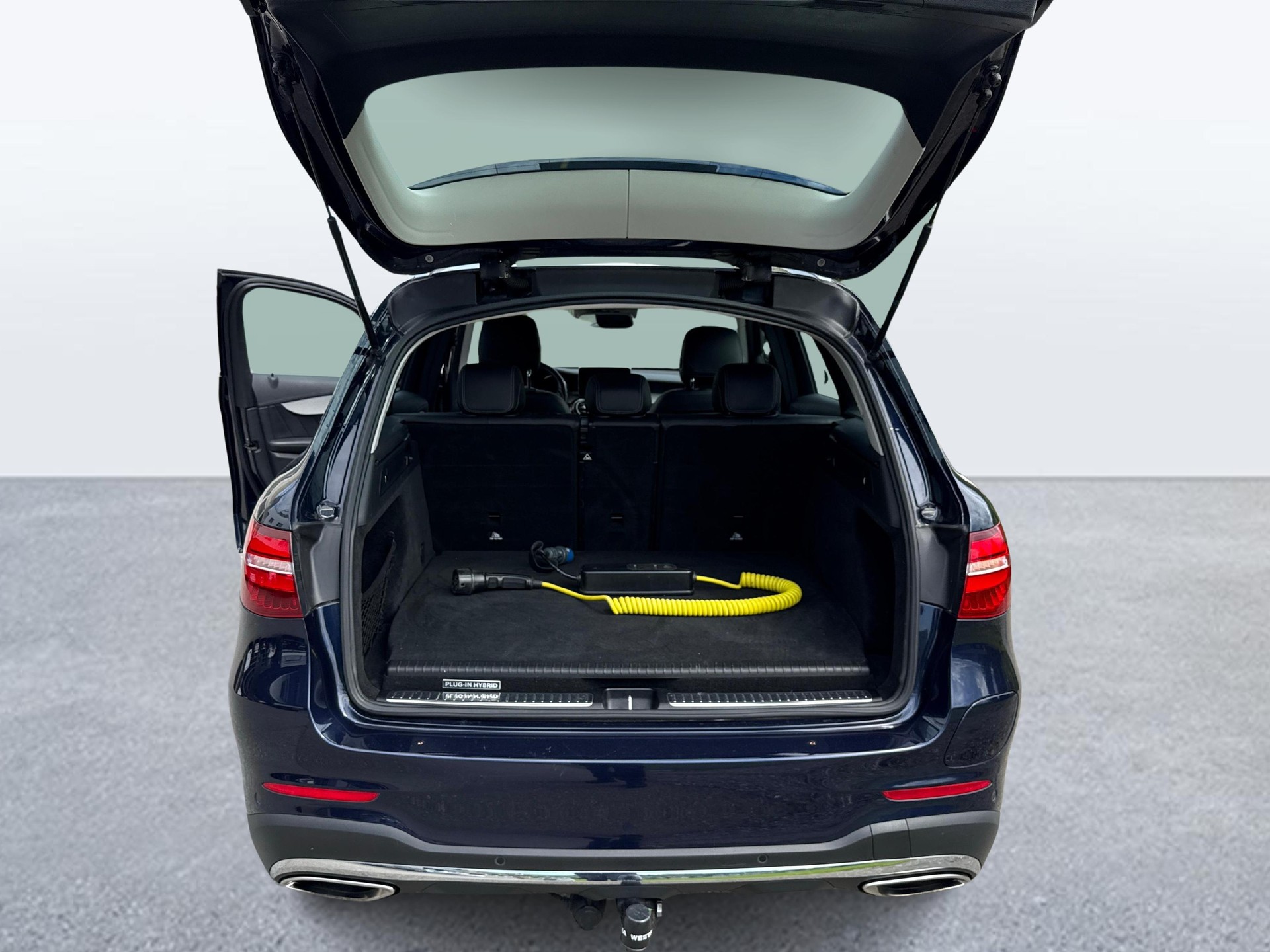 MERCEDES-BENZ GLC 350 e AMG Line 4m-image-10