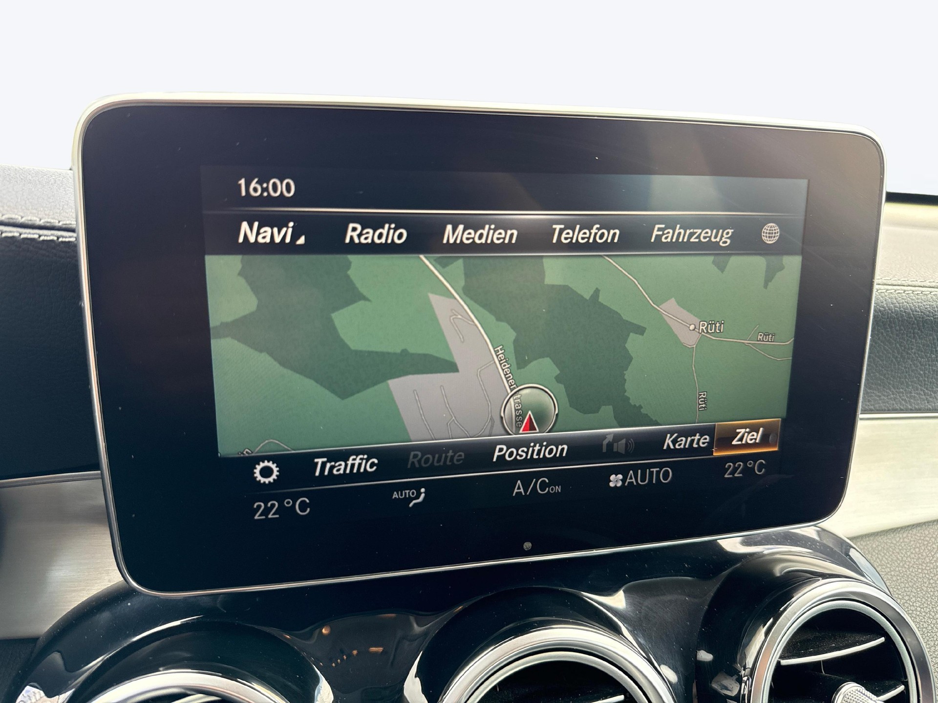 MERCEDES-BENZ GLC 350 e AMG Line 4m-image-18