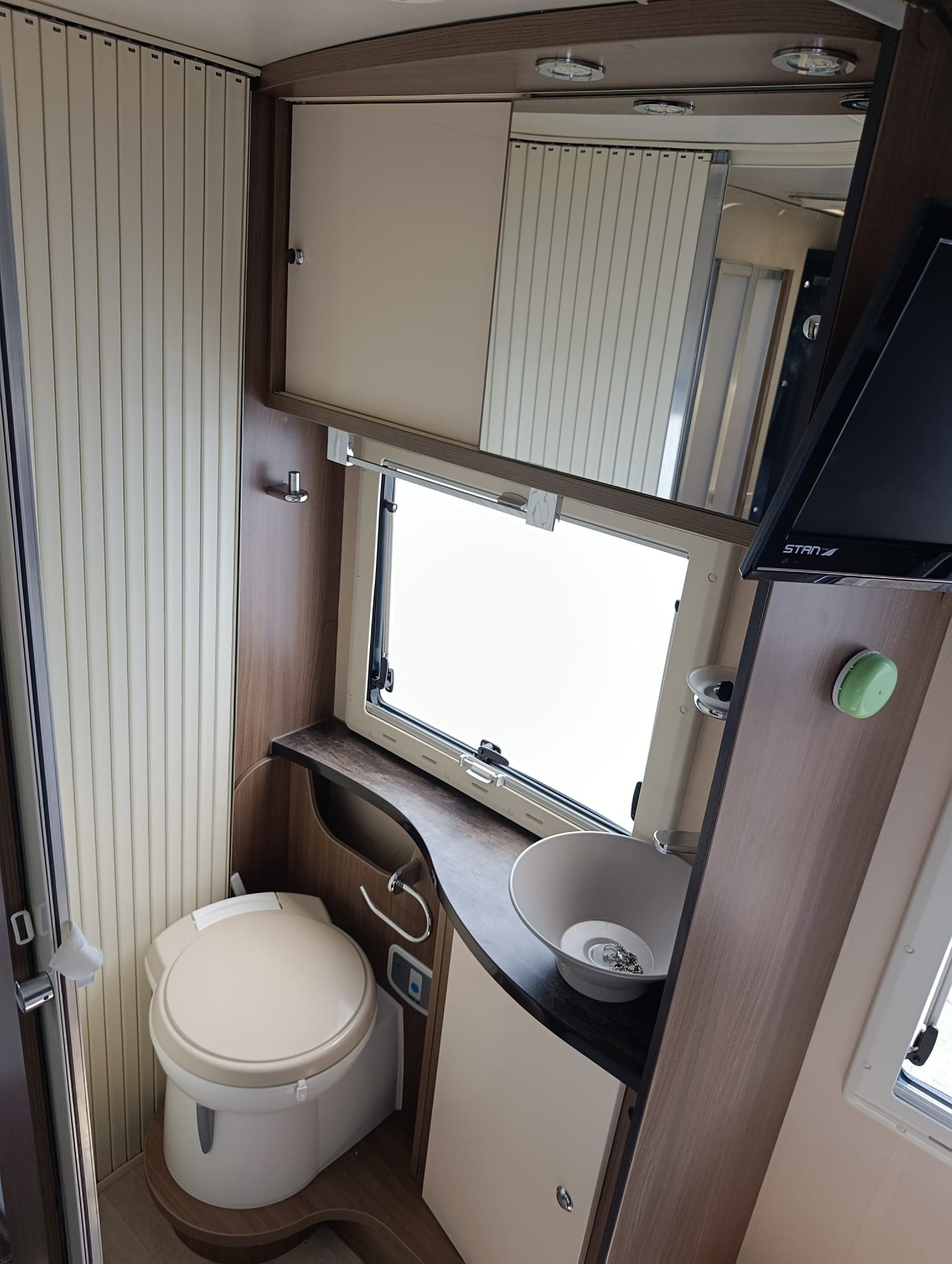 CHALLENGER Magaeo 398 ***Sie haben den Luxus einer echten Dreizimmerwohnung auf Rädern***Schaltgetriebe 150PS *Dieselheizung *-image-19