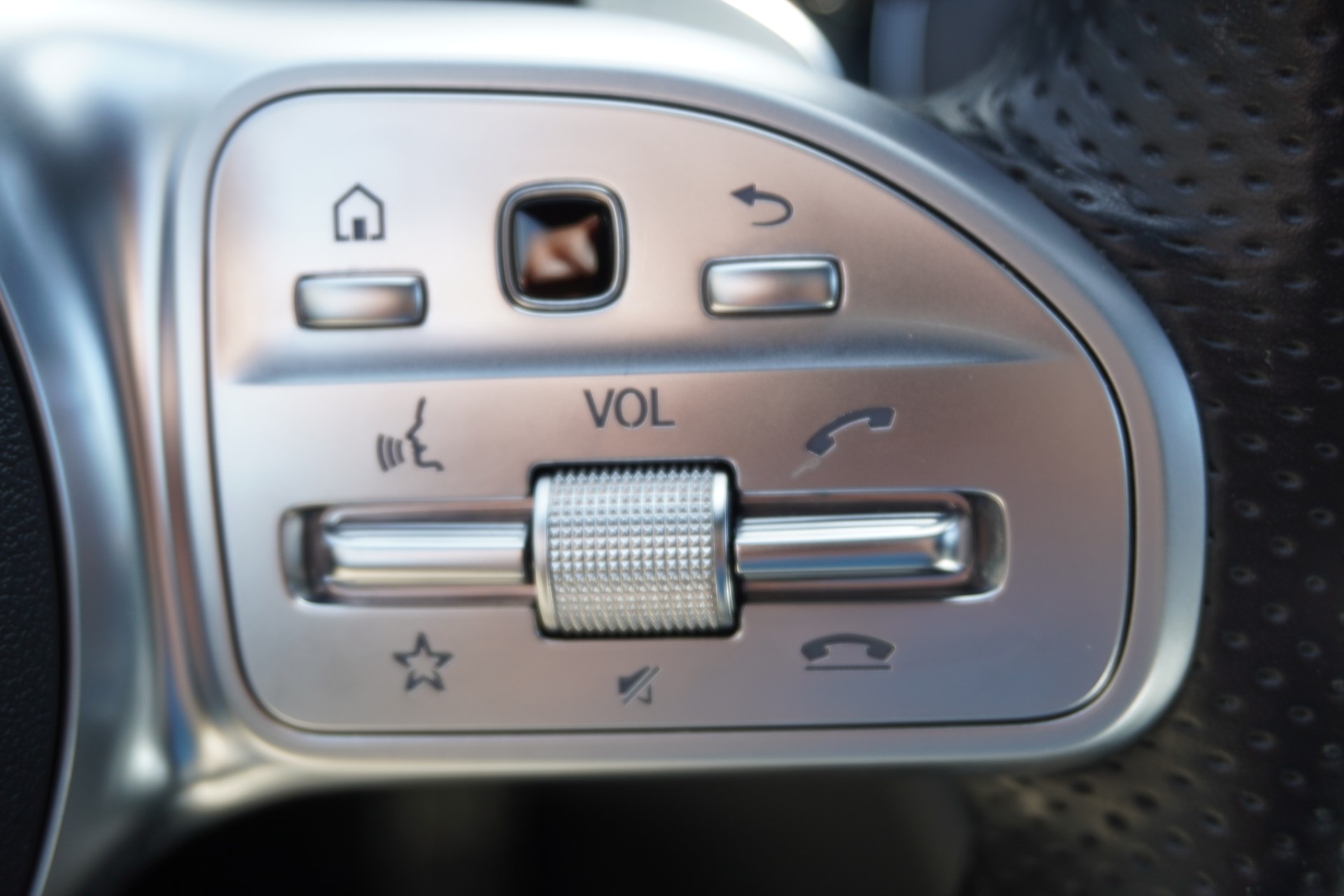 MERCEDES-BENZ C 220 d Swiss Star AMG Line 4M 9G-Tronic-image-27