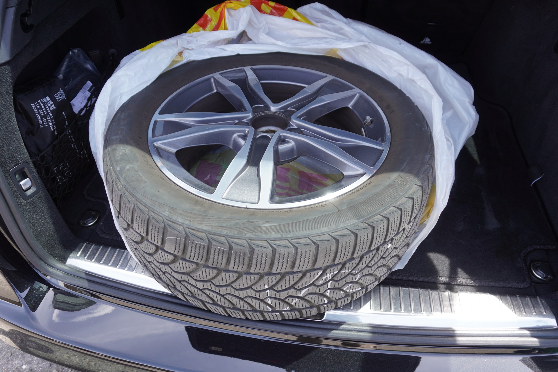 MERCEDES-BENZ C 220 d Swiss Star AMG Line 4M 9G-Tronic-image-10
