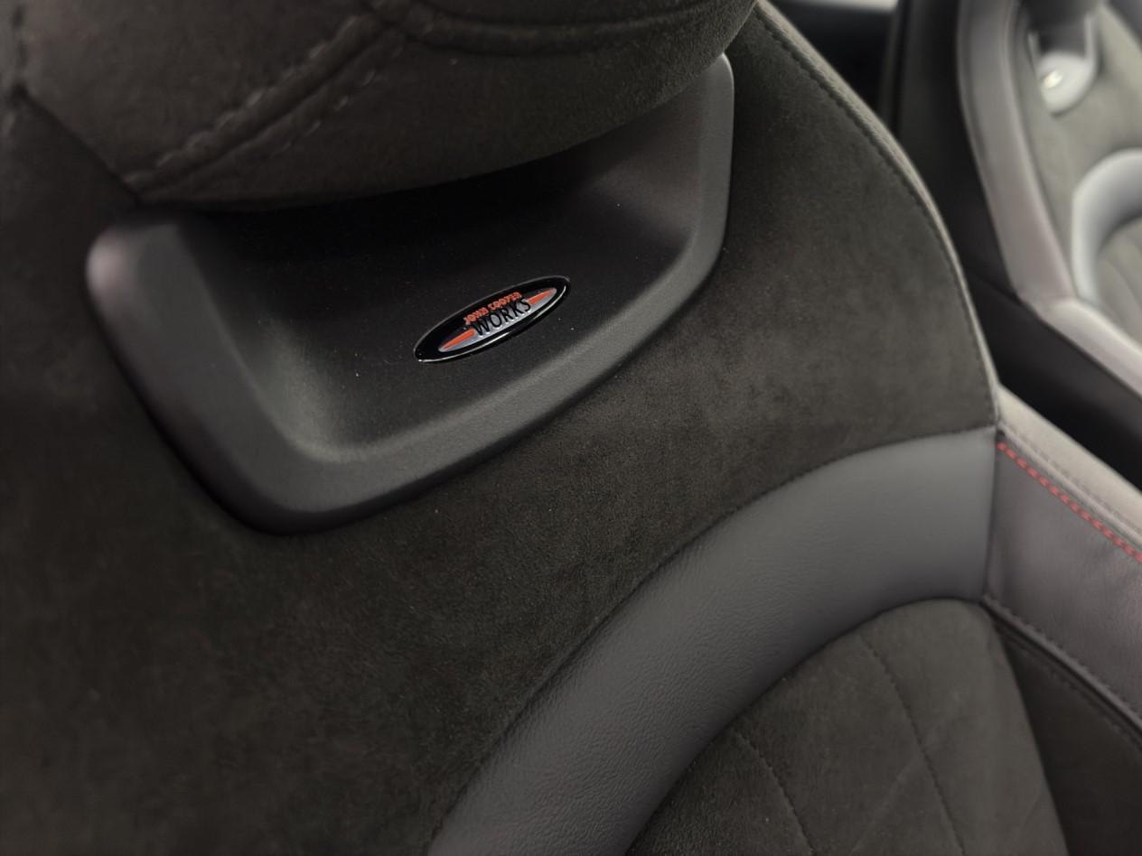 MINI Cabrio John Cooper Works-image-21