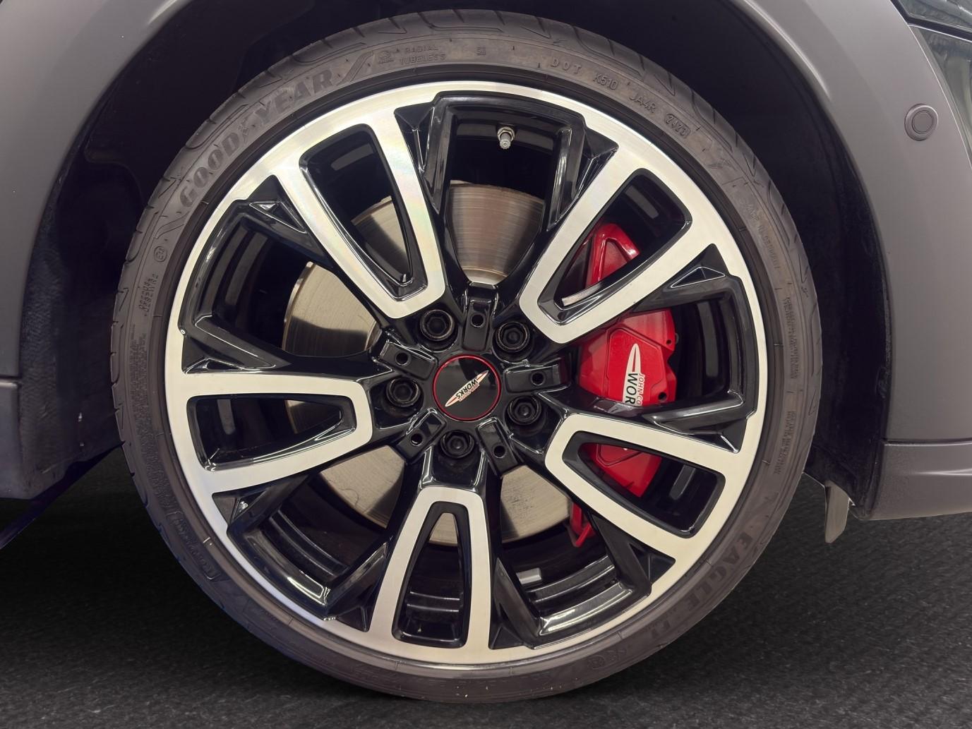 MINI Cabrio John Cooper Works-image-11