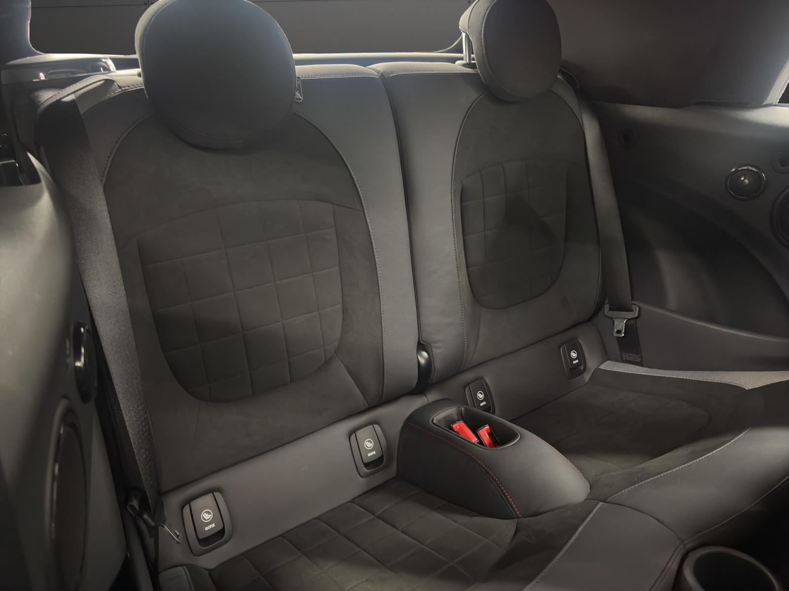 MINI Cabrio John Cooper Works-image-18
