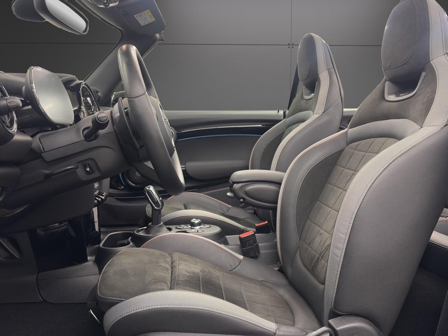 MINI Cabrio John Cooper Works-image-6