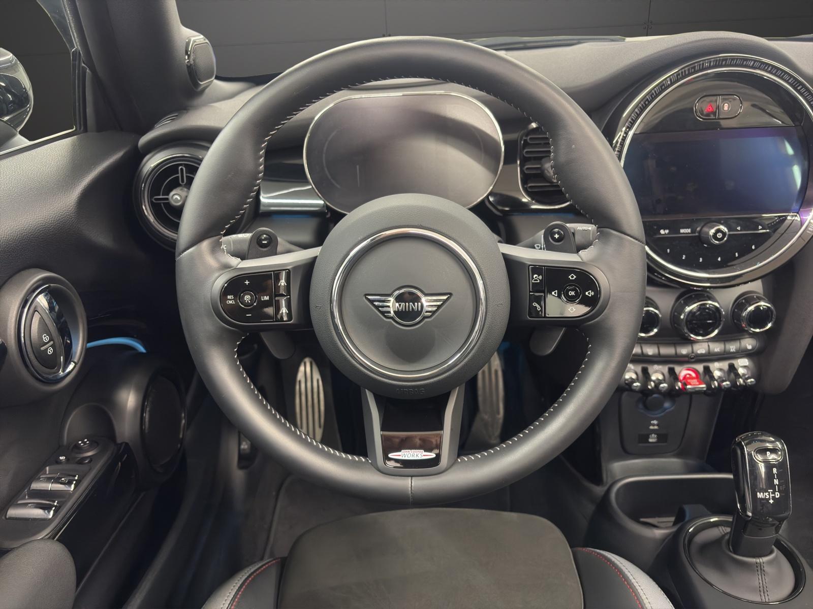 MINI Cabrio John Cooper Works-image-12