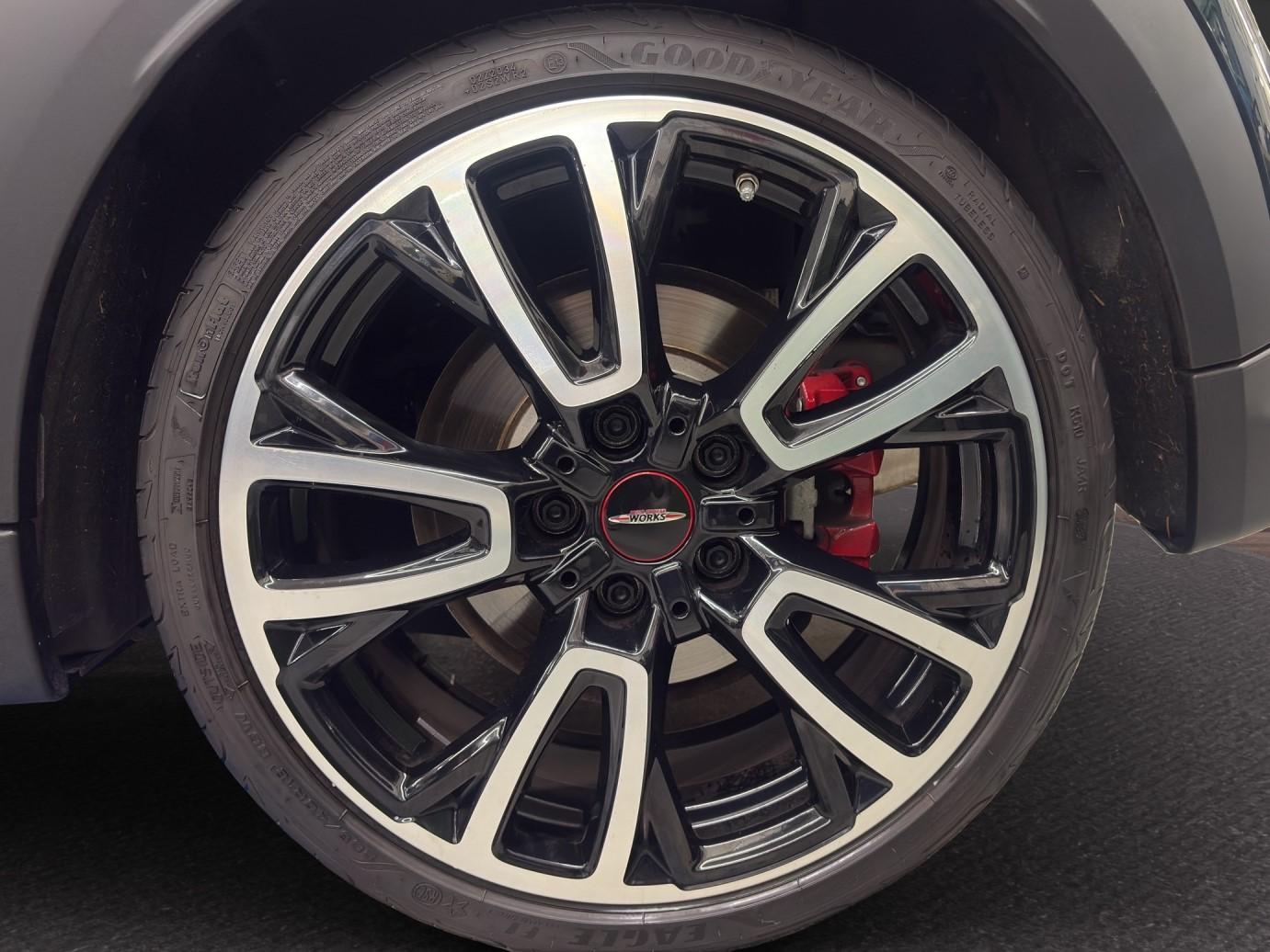 MINI Cabrio John Cooper Works-image-9