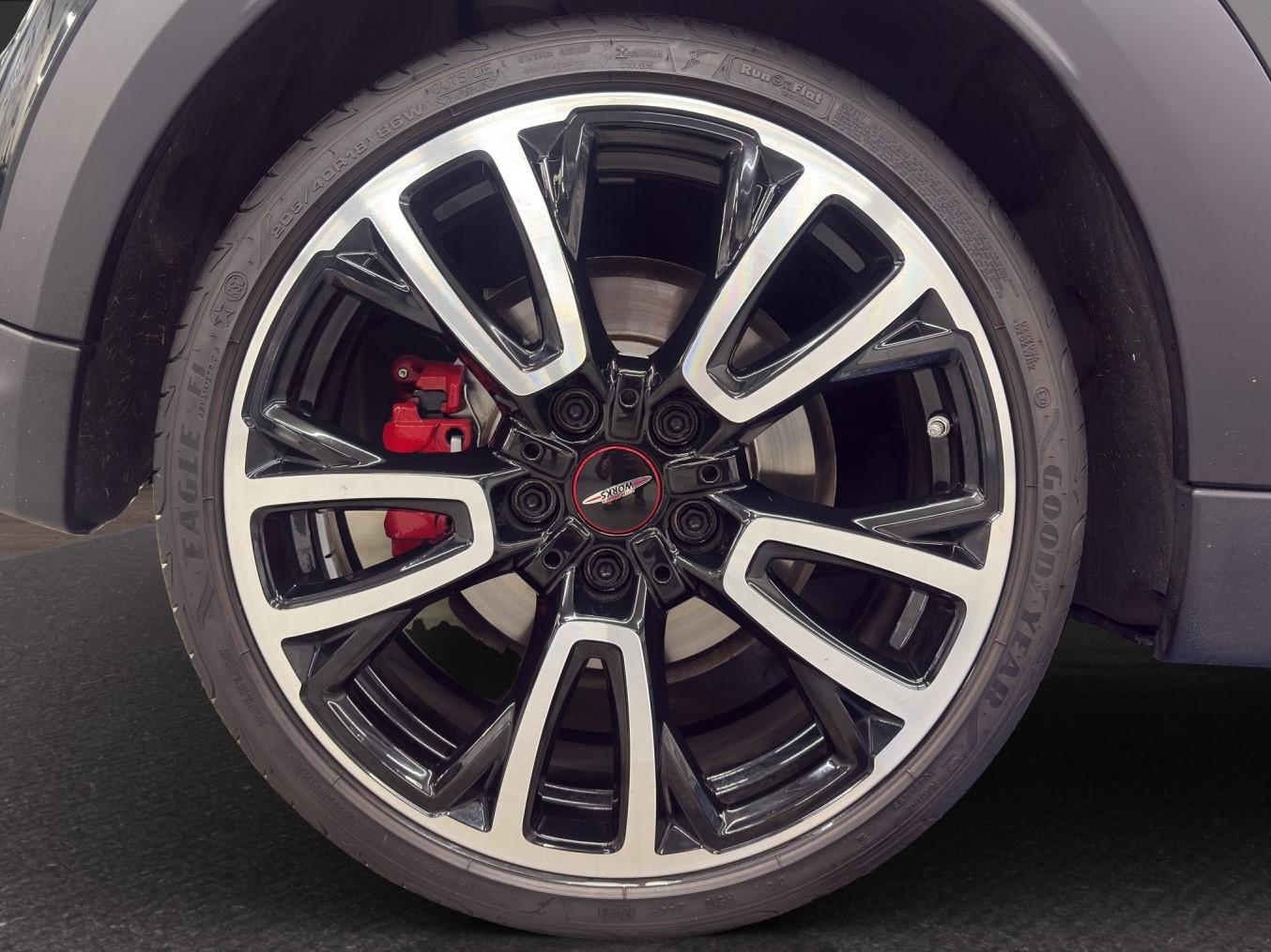 MINI Cabrio John Cooper Works-image-8