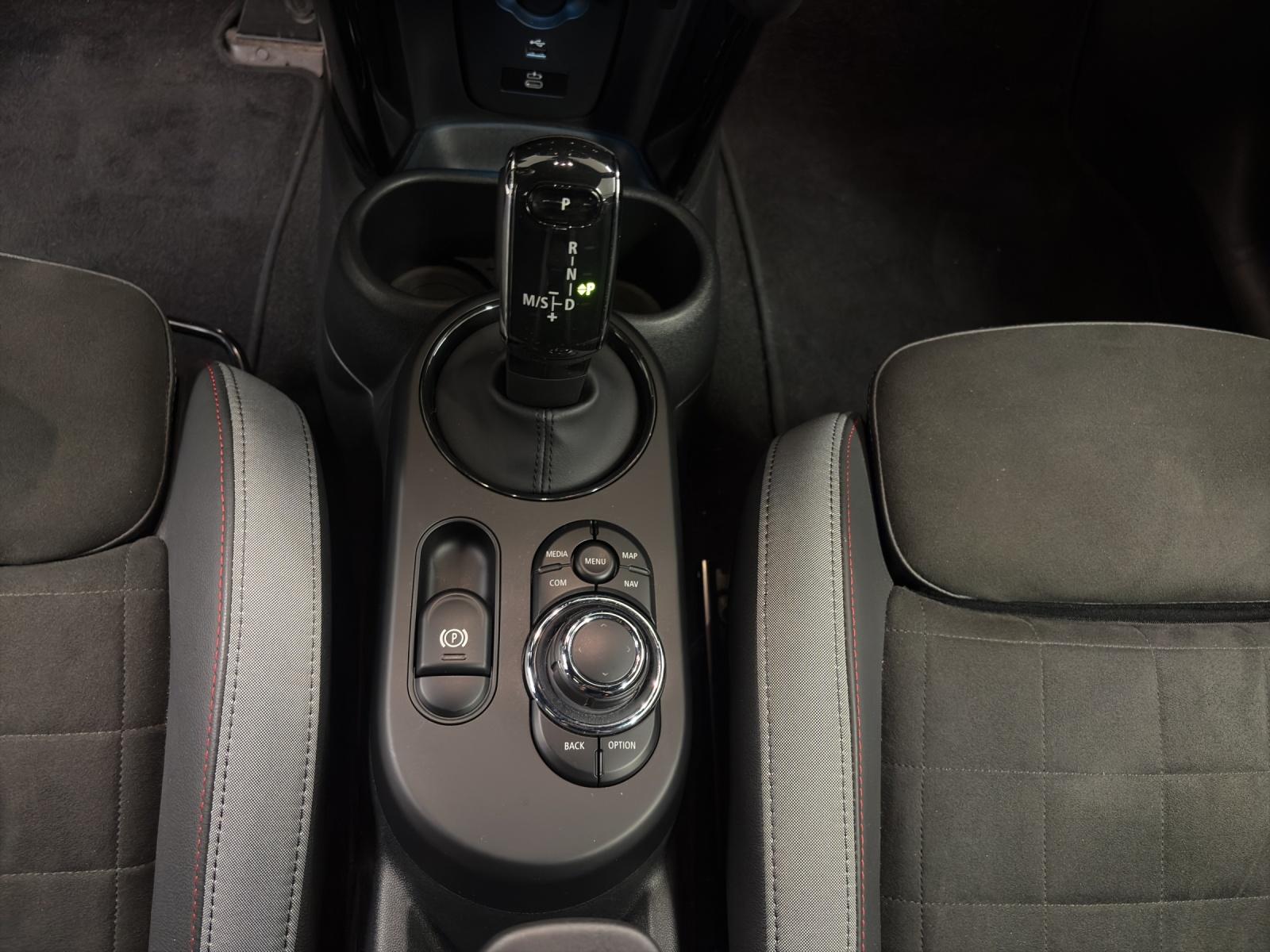 MINI Cabrio John Cooper Works-image-16