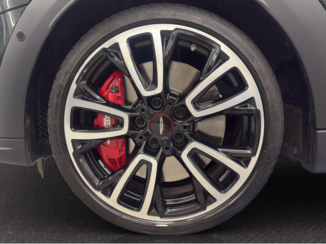 MINI Cabrio John Cooper Works-image-10