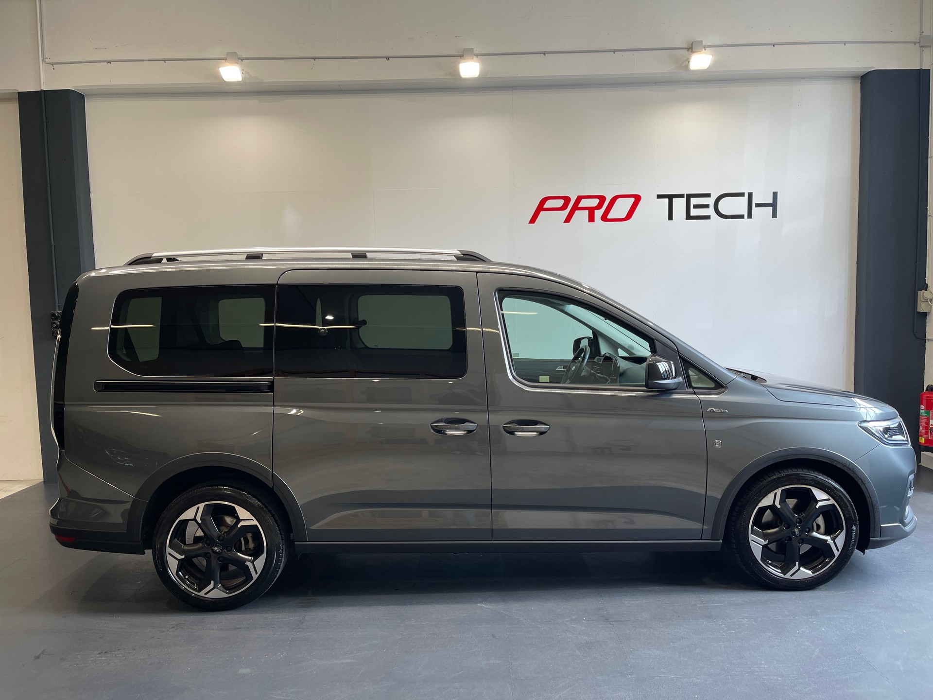 FORD Grand Tourneo Connect 2.0 EcoBlue Active Automat *7 PLATZ*-image-4