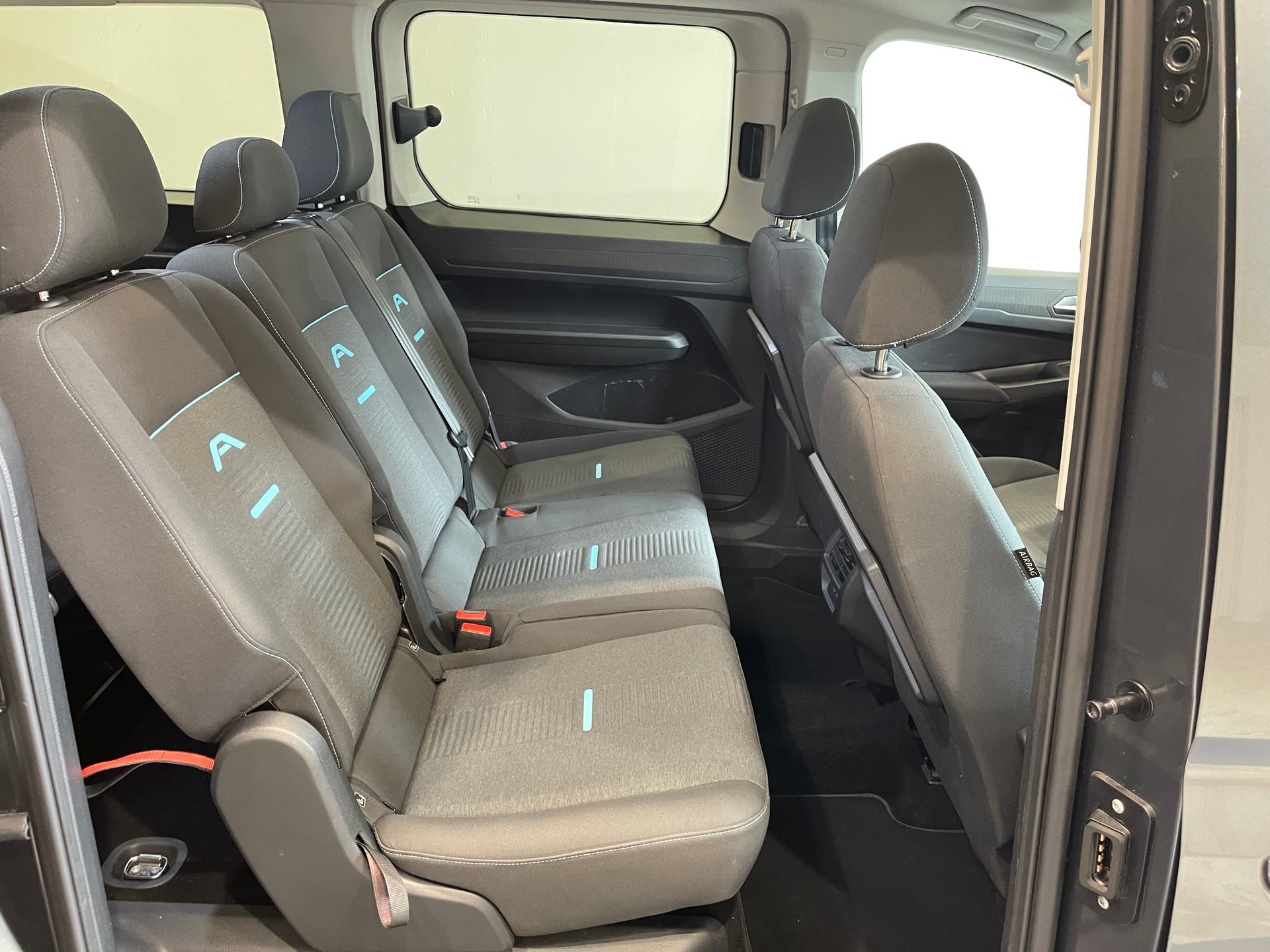 FORD Grand Tourneo Connect 2.0 EcoBlue Active Automat *7 PLATZ*-image-14