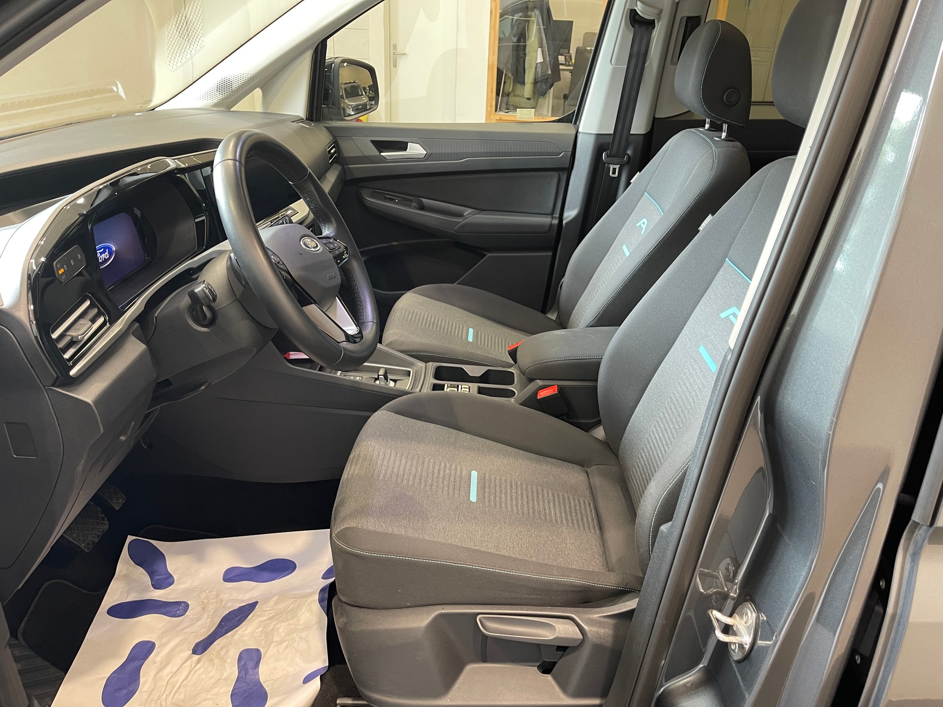 FORD Grand Tourneo Connect 2.0 EcoBlue Active Automat *7 PLATZ*-image-8