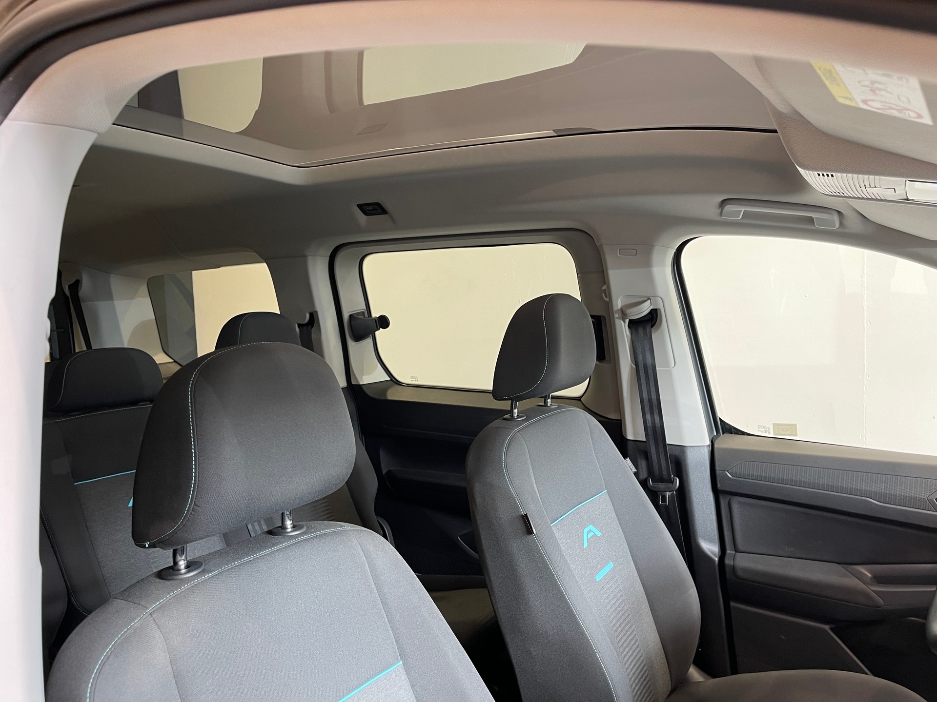 FORD Grand Tourneo Connect 2.0 EcoBlue Active Automat *7 PLATZ*-image-18