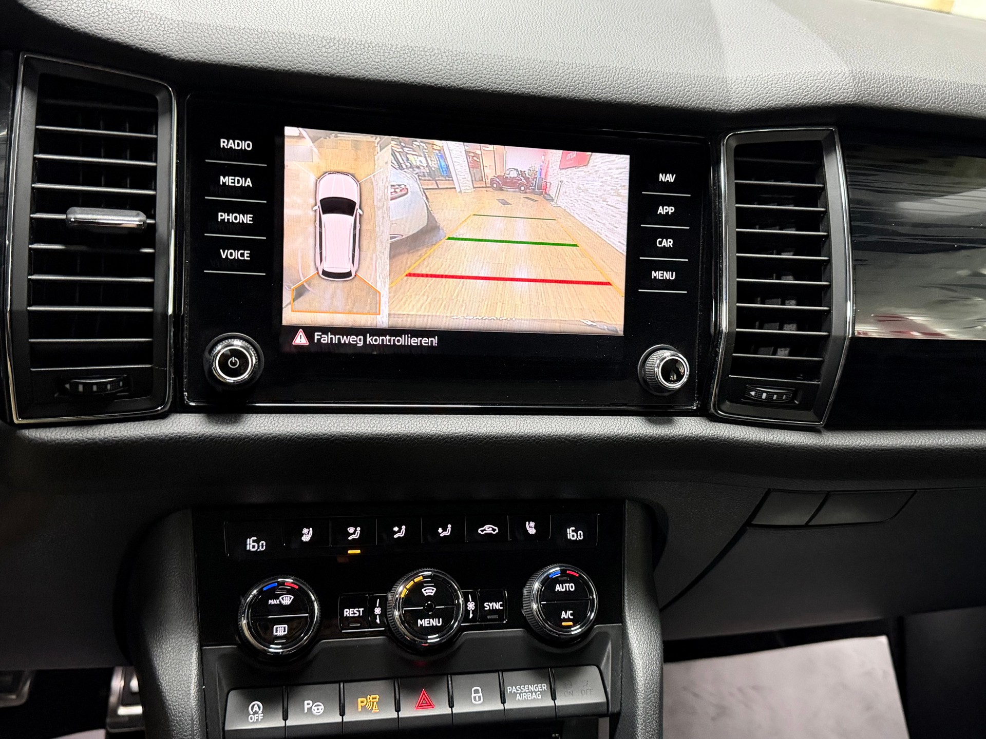 SKODA Kodiaq 2.0 TDI CR Ambition 4x4 DSG-image-17