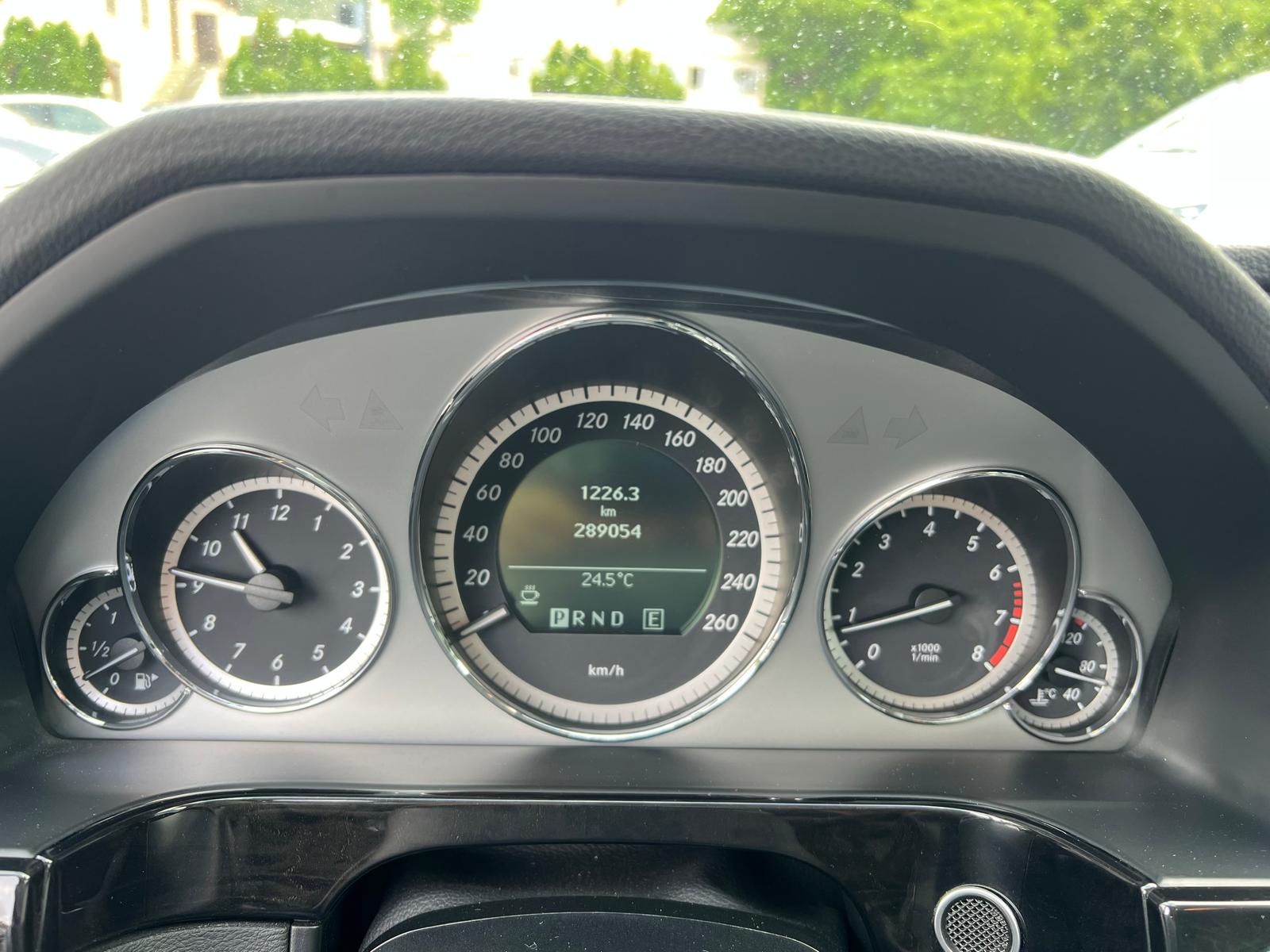 MERCEDES-BENZ E 200 CGI BlueEfficiency Automatic-image-3