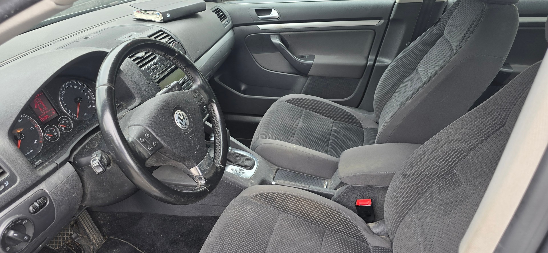 VW Jetta 1.9 TDI Trendline DSG-image-4